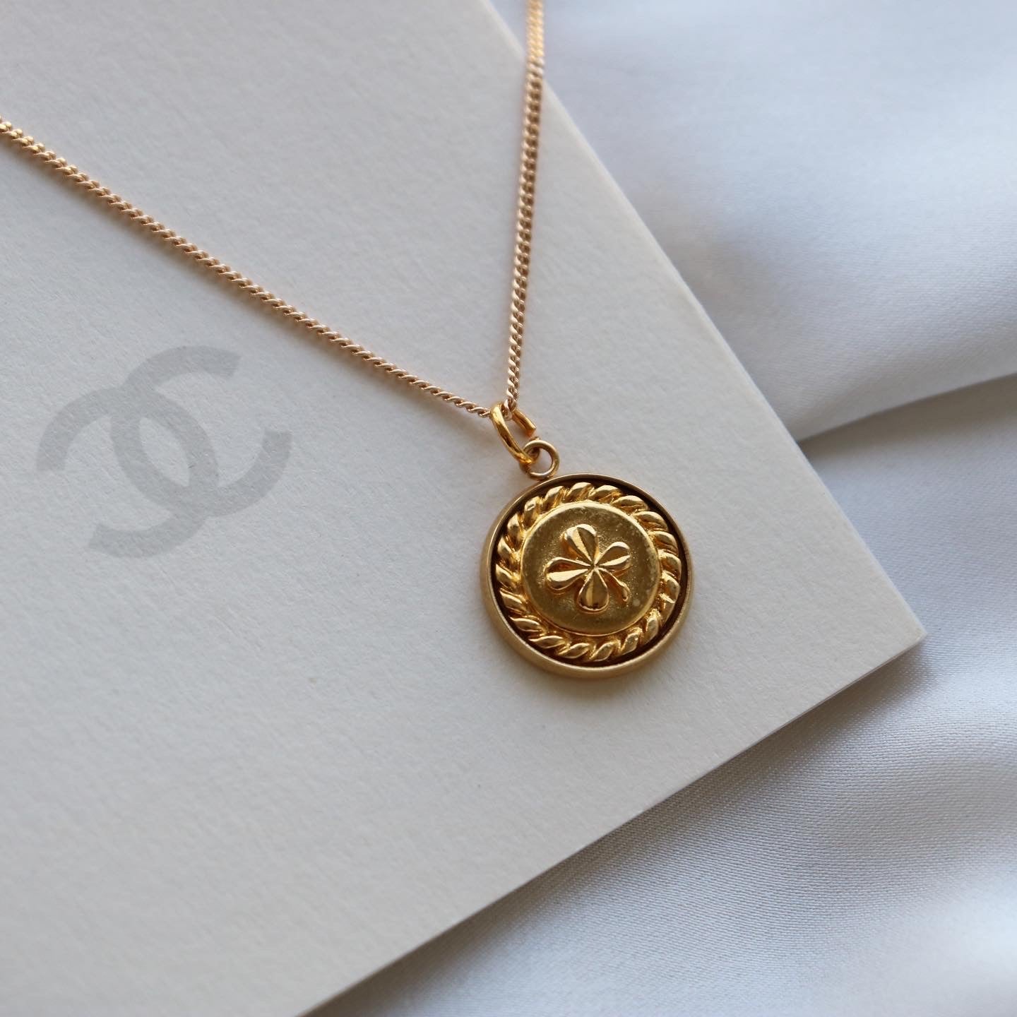 COLLIER UPCYCLÉ CHANEL | LUCKY