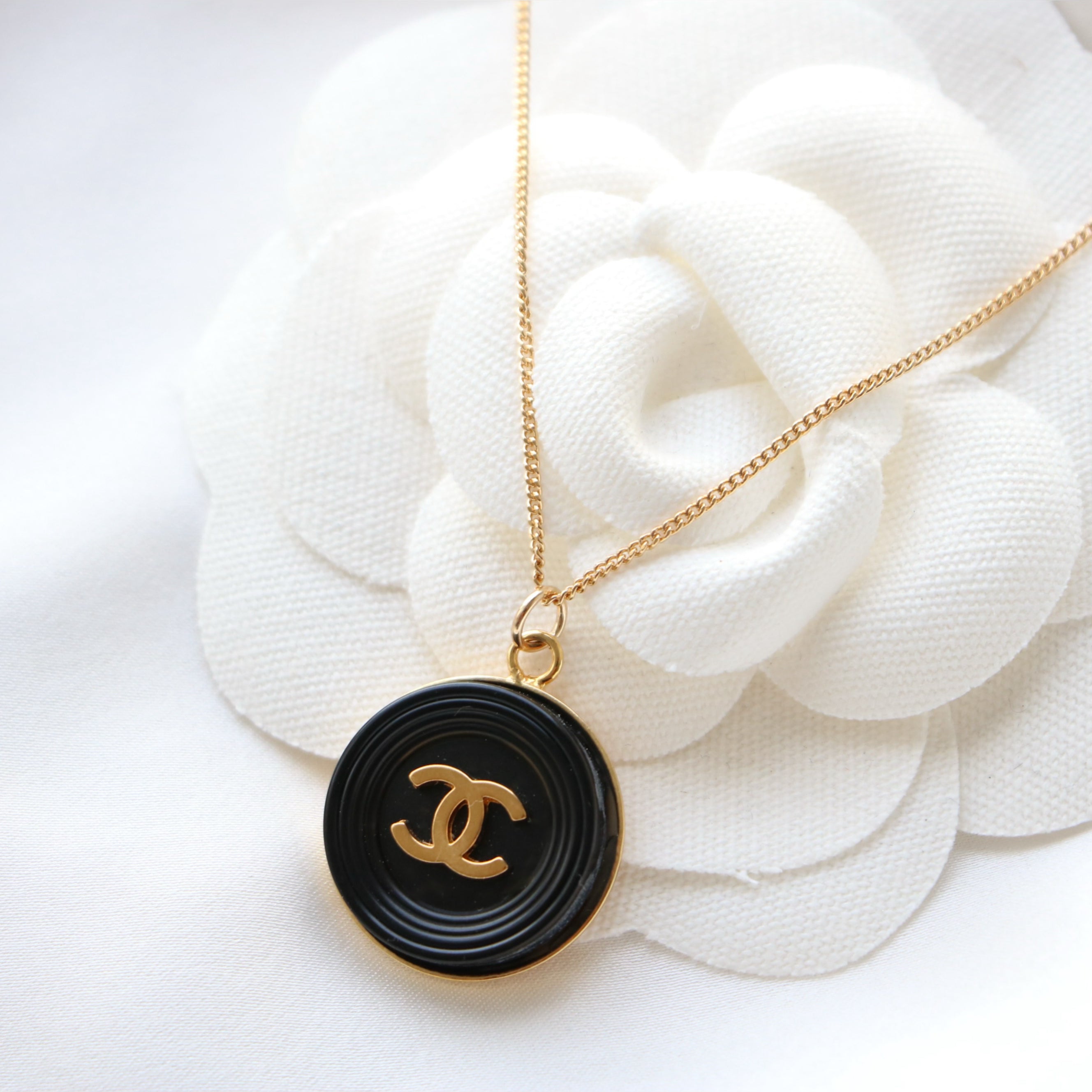 COLLIER UPCYCLÉ CHANEL NOIR "IMPARFAIT"