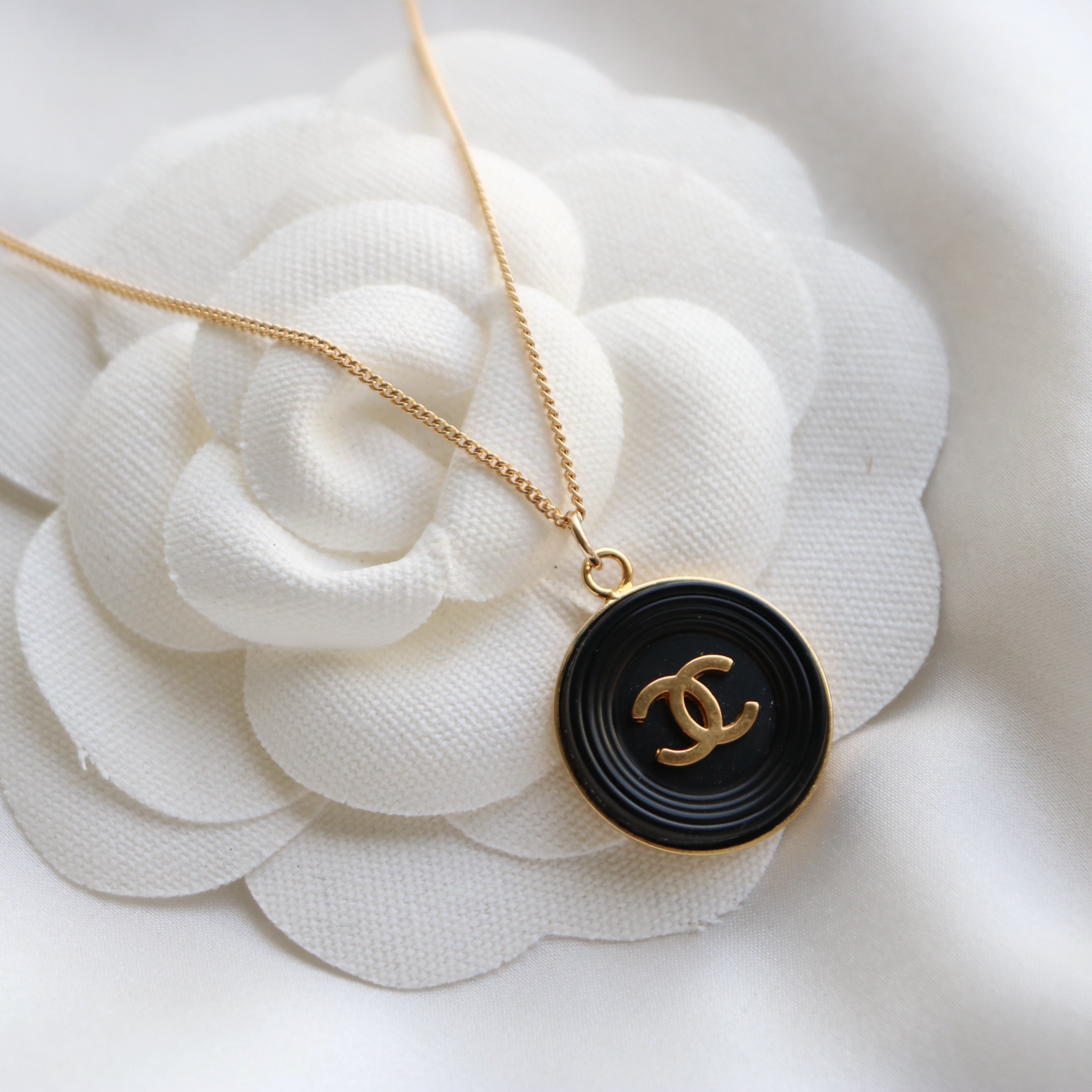COLLIER UPCYCLÉ CHANEL NOIR "IMPARFAIT"