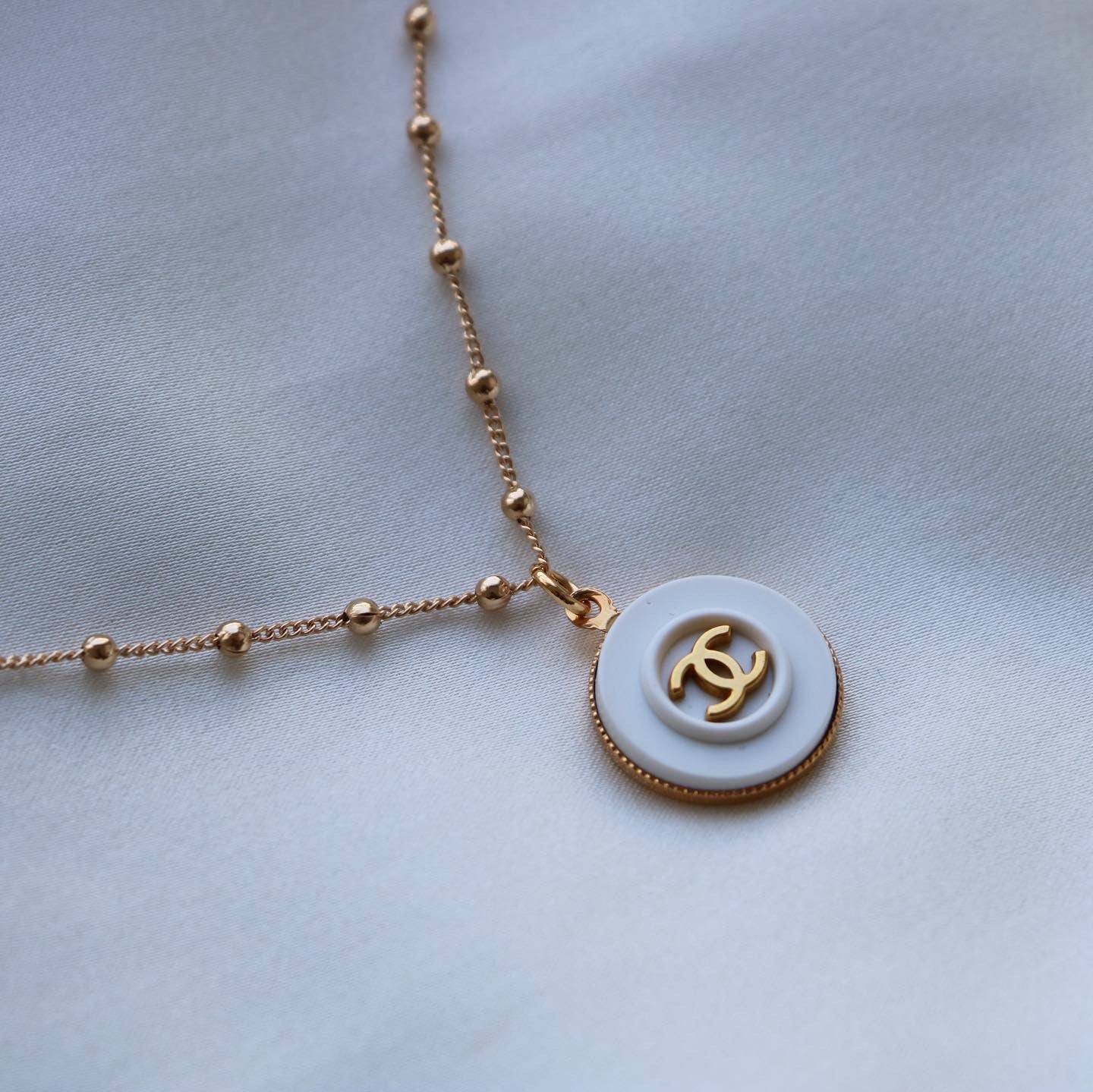 COLLIER UPCYCLÉ CHANEL | BLANC N°1