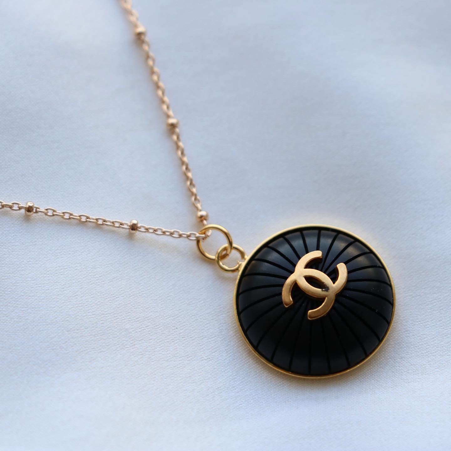 COLLIER UPCYCLÉ CHANEL | NOIR "IMPARFAIT"