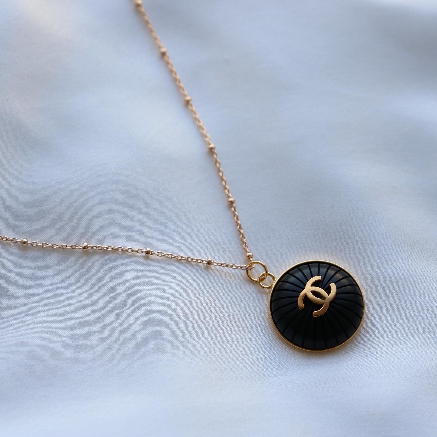 COLLIER UPCYCLÉ CHANEL | NOIR "IMPARFAIT"
