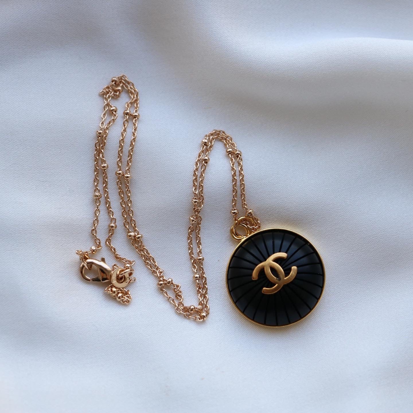 COLLIER UPCYCLÉ CHANEL | NOIR "IMPARFAIT"
