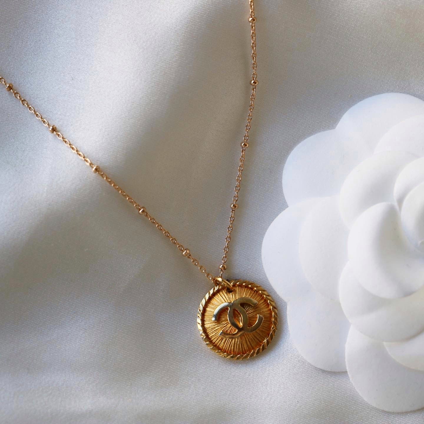 COLLIER UPCYCLÉ CHANEL | DORÉ