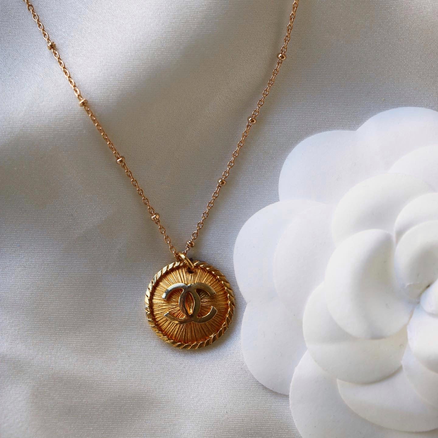 COLLIER UPCYCLÉ CHANEL | DORÉ