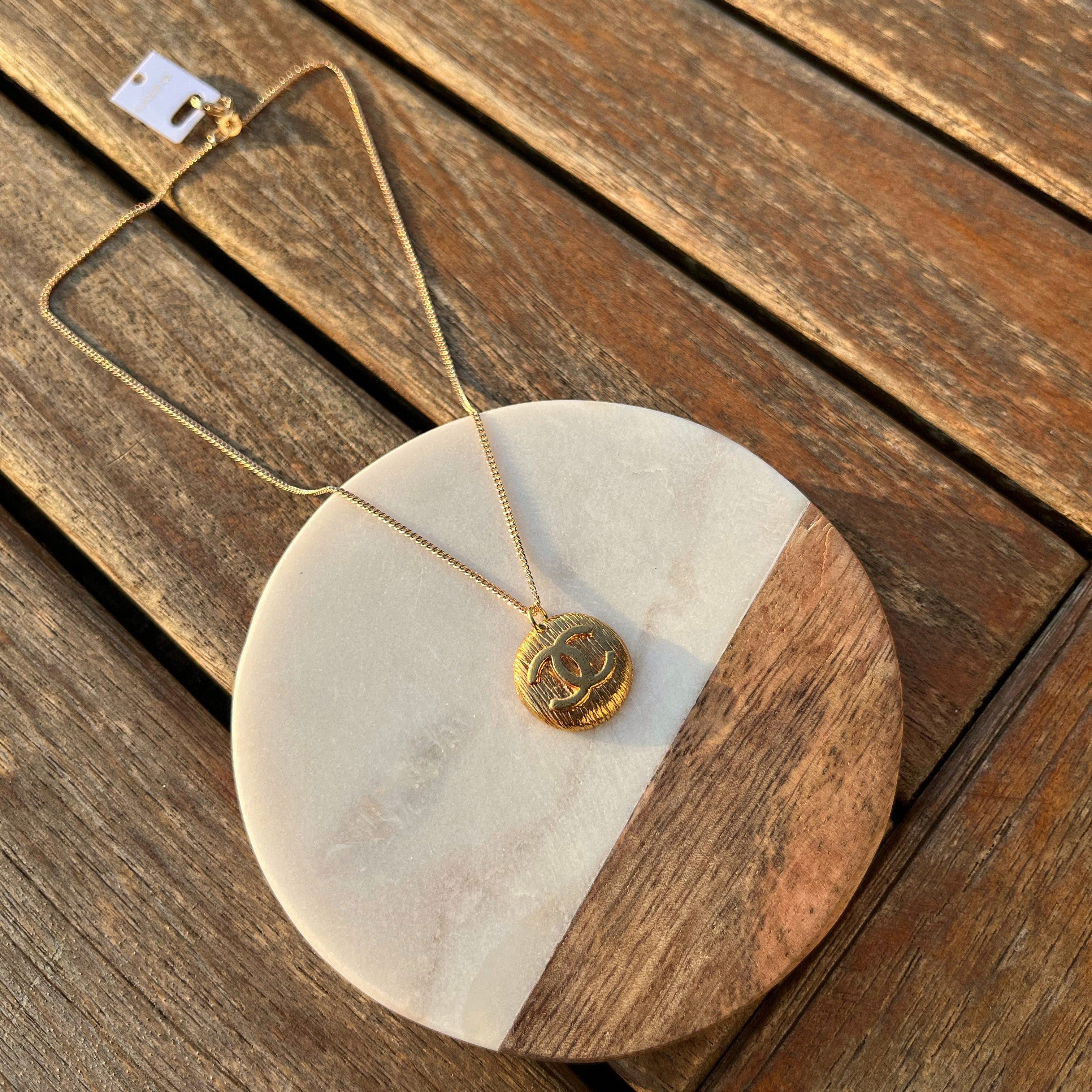 COLLIER UPCYCLÉ CHANEL | DORÉ RARE