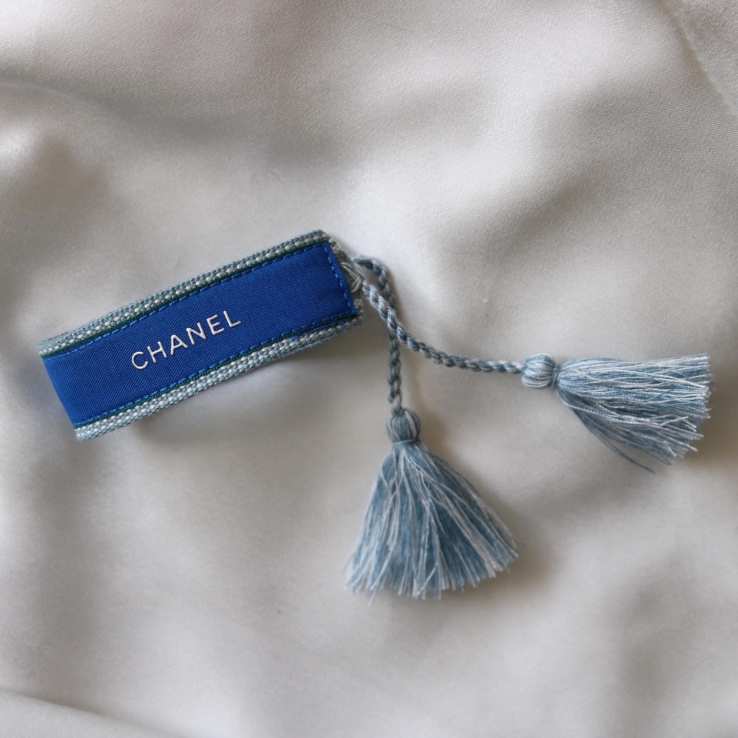 PRÉ COMMANDE | BRACELET TISSÉ UPCYCLÉ CHANEL | BLEU & GRIS