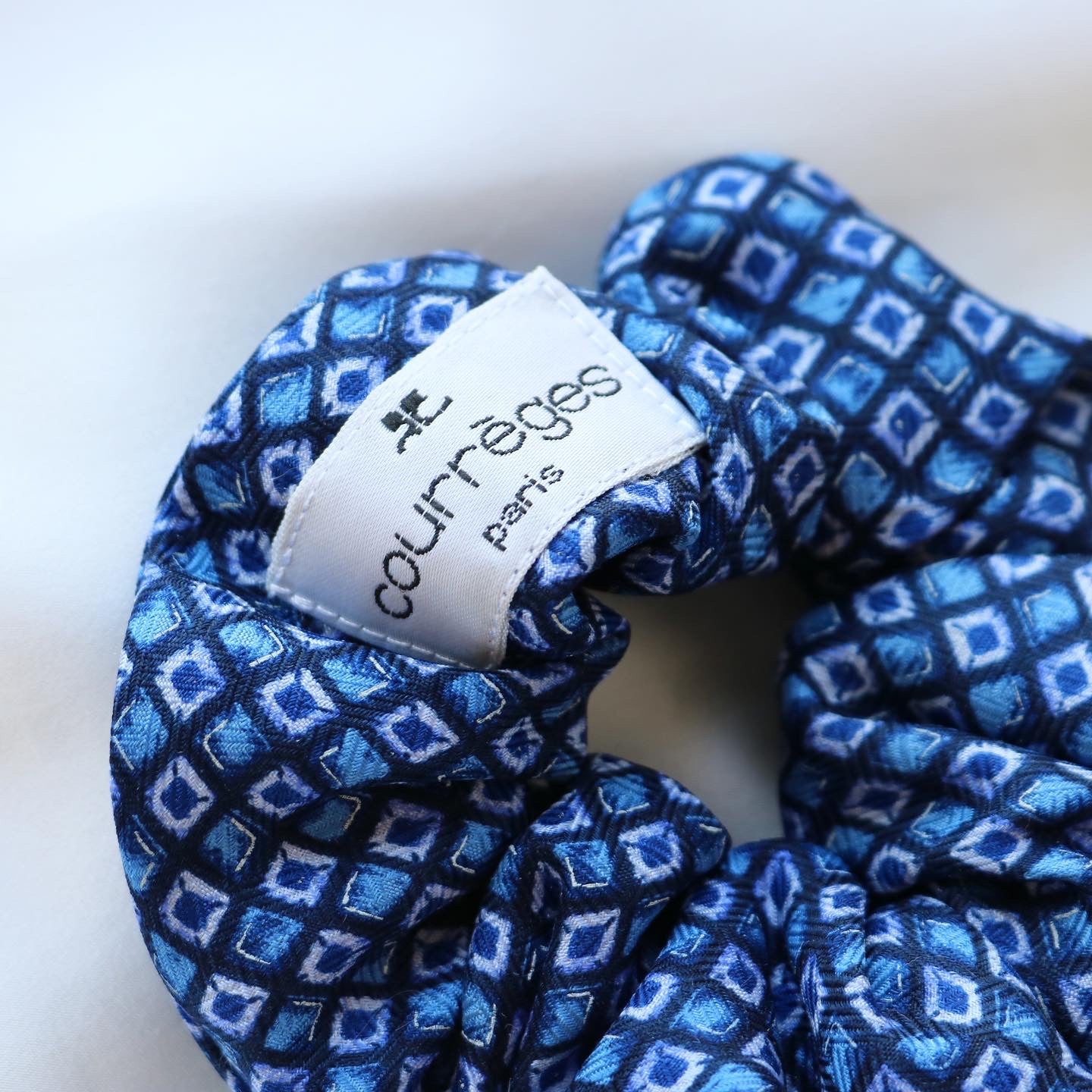 CHOUCHOU UPCYCLÉ COURRÈGES | 100% SOIE