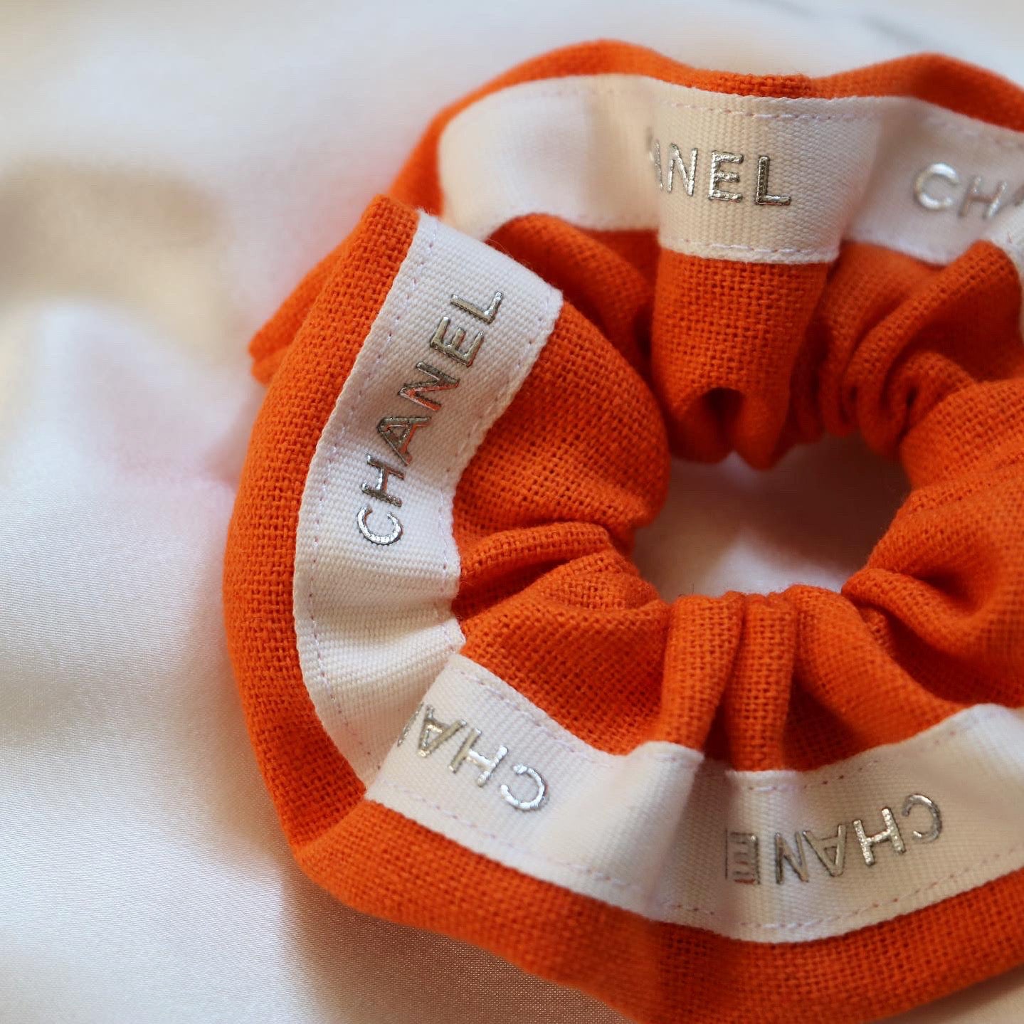 CHOUCHOU UPCYCLÉ CHANEL | ORANGE
