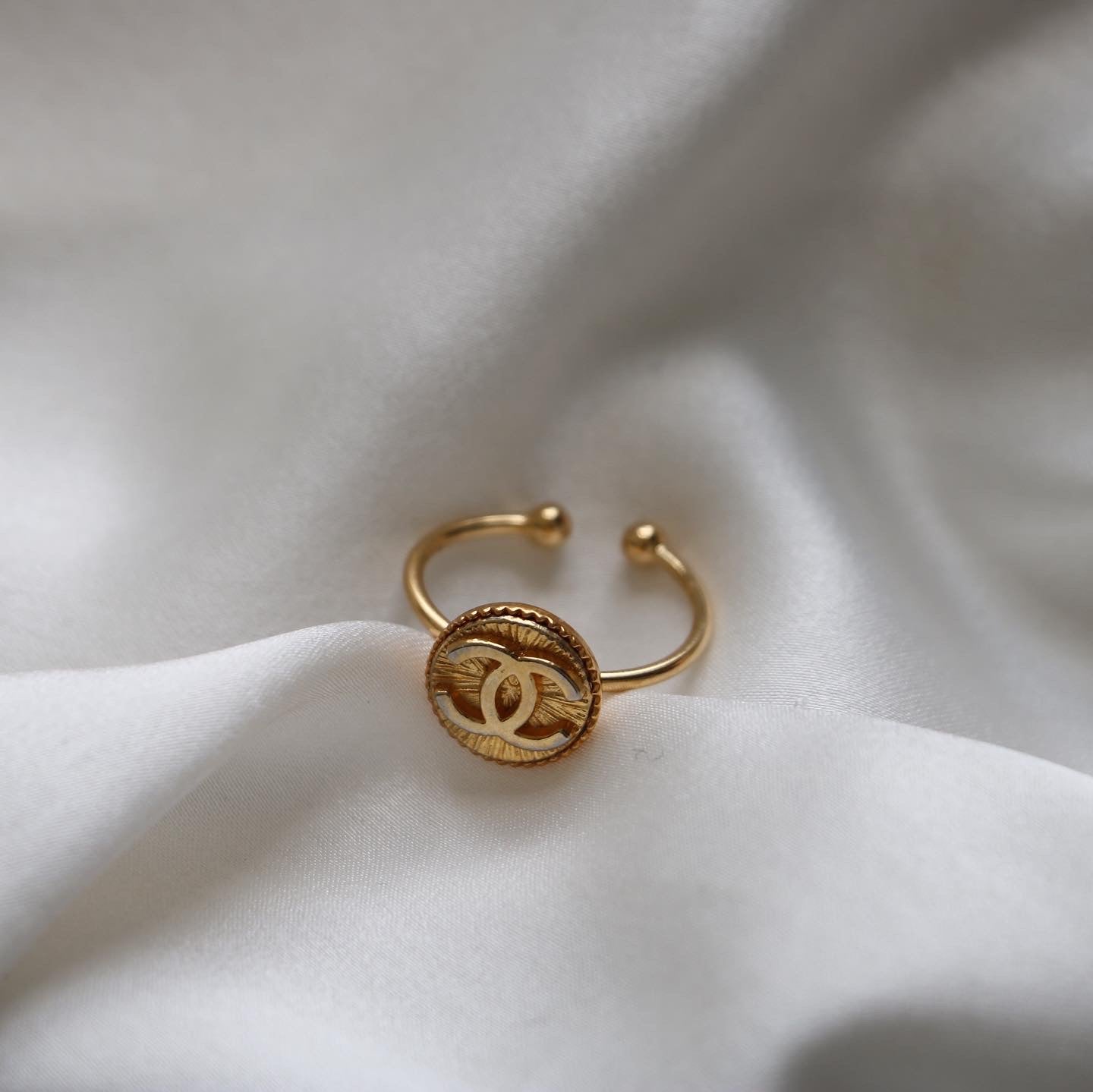 BAGUE UPCYCLÉE CHANEL PLAQUÉ OR