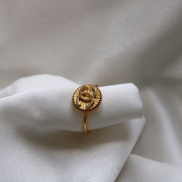 BAGUE UPCYCLÉE CHANEL PLAQUÉ OR