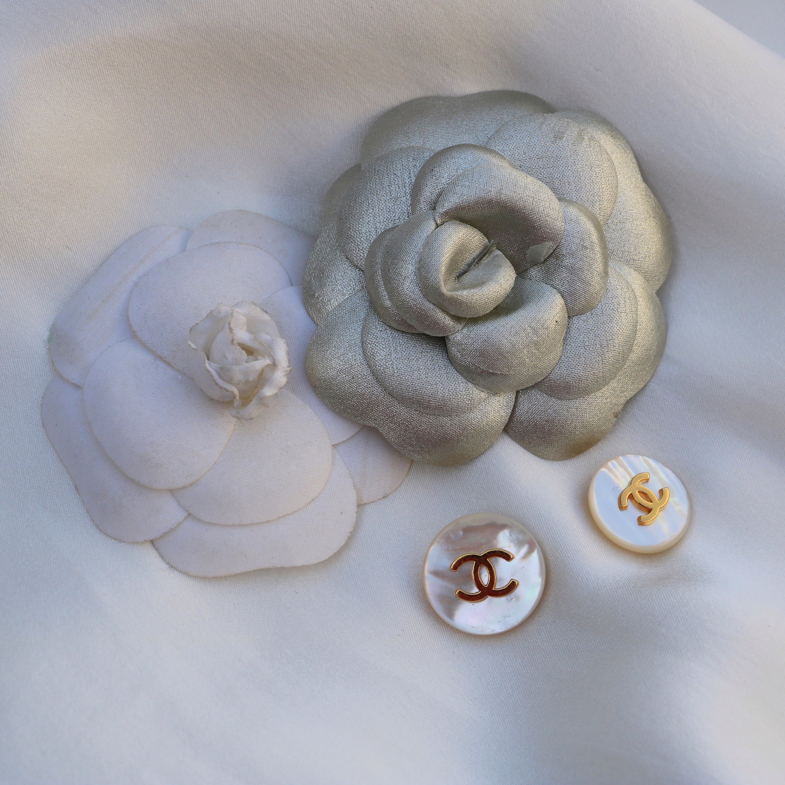 COLLIER UPCYCLÉ CHANEL | BLANC NACRE