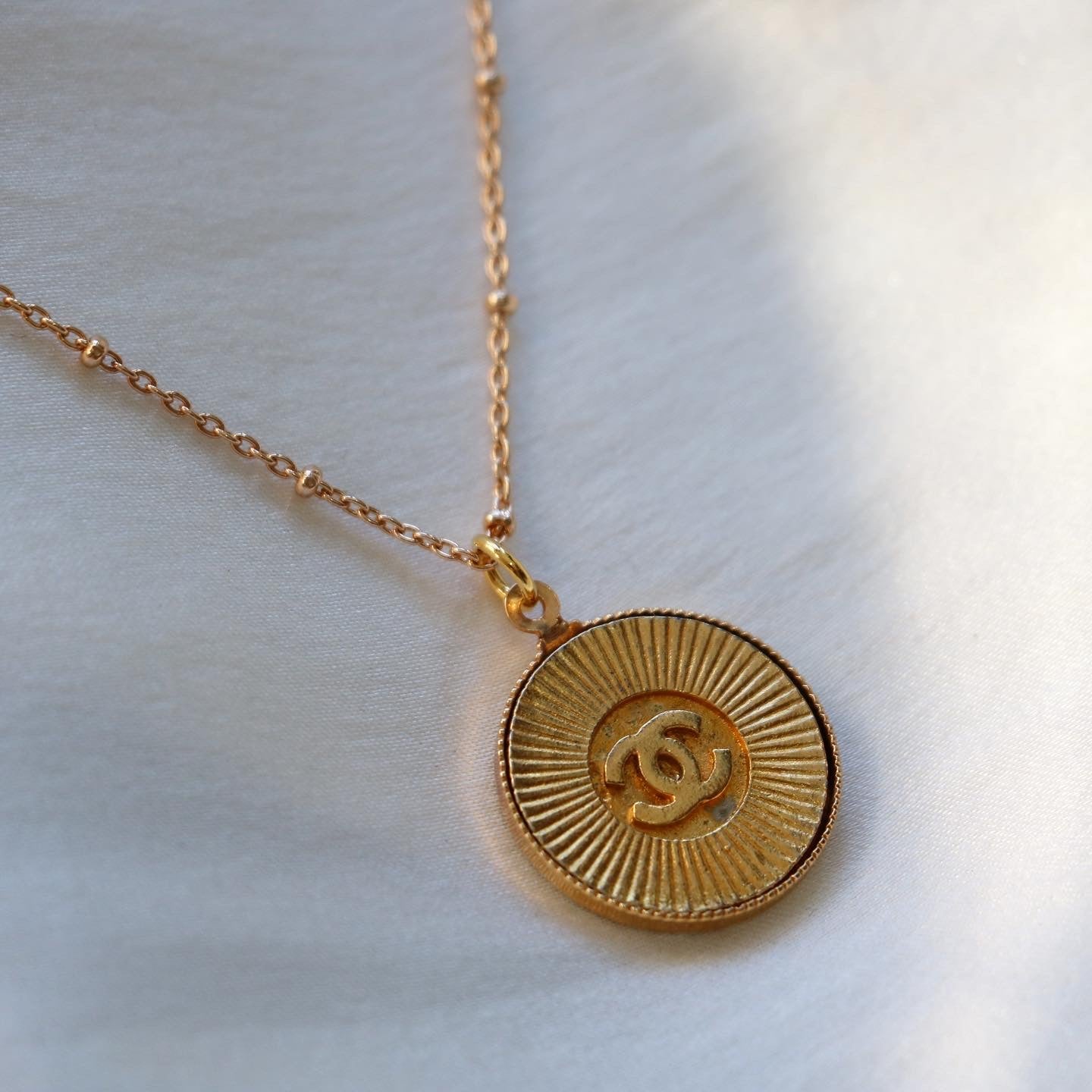 COLLIER UPCYCLÉ CHANEL SOLEIL "IMPARFAIT"