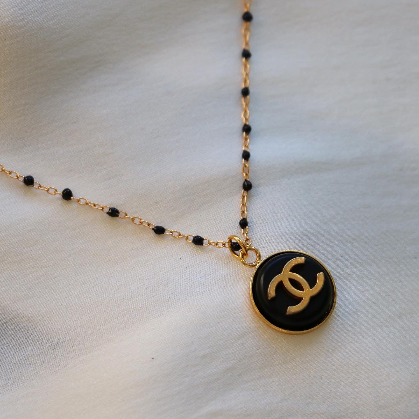 COLLIER UPCYCLÉ CHANEL | NOIR