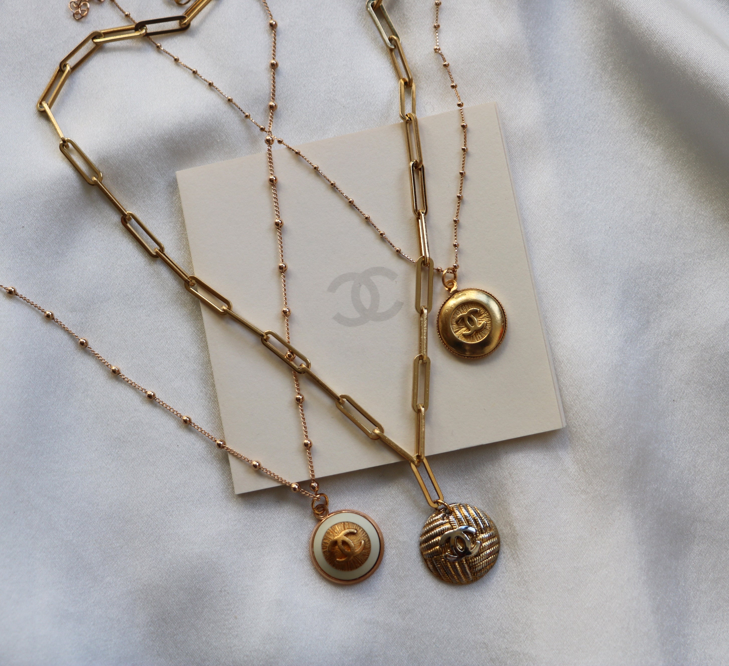 COLLIER UPCYCLÉ | BOUTON BLANC