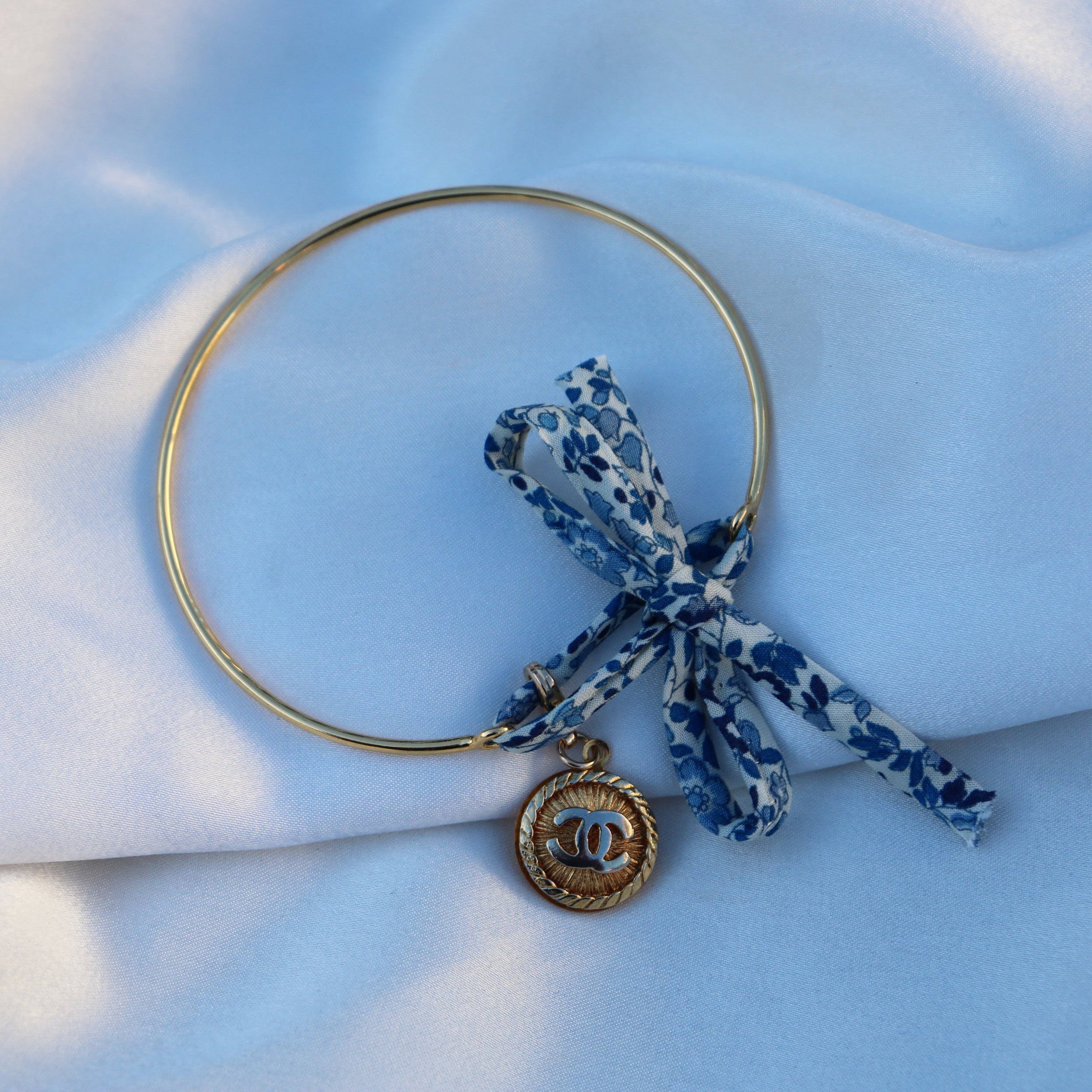 BRACELET JONC CHARM UPCYCLÉ CHANEL