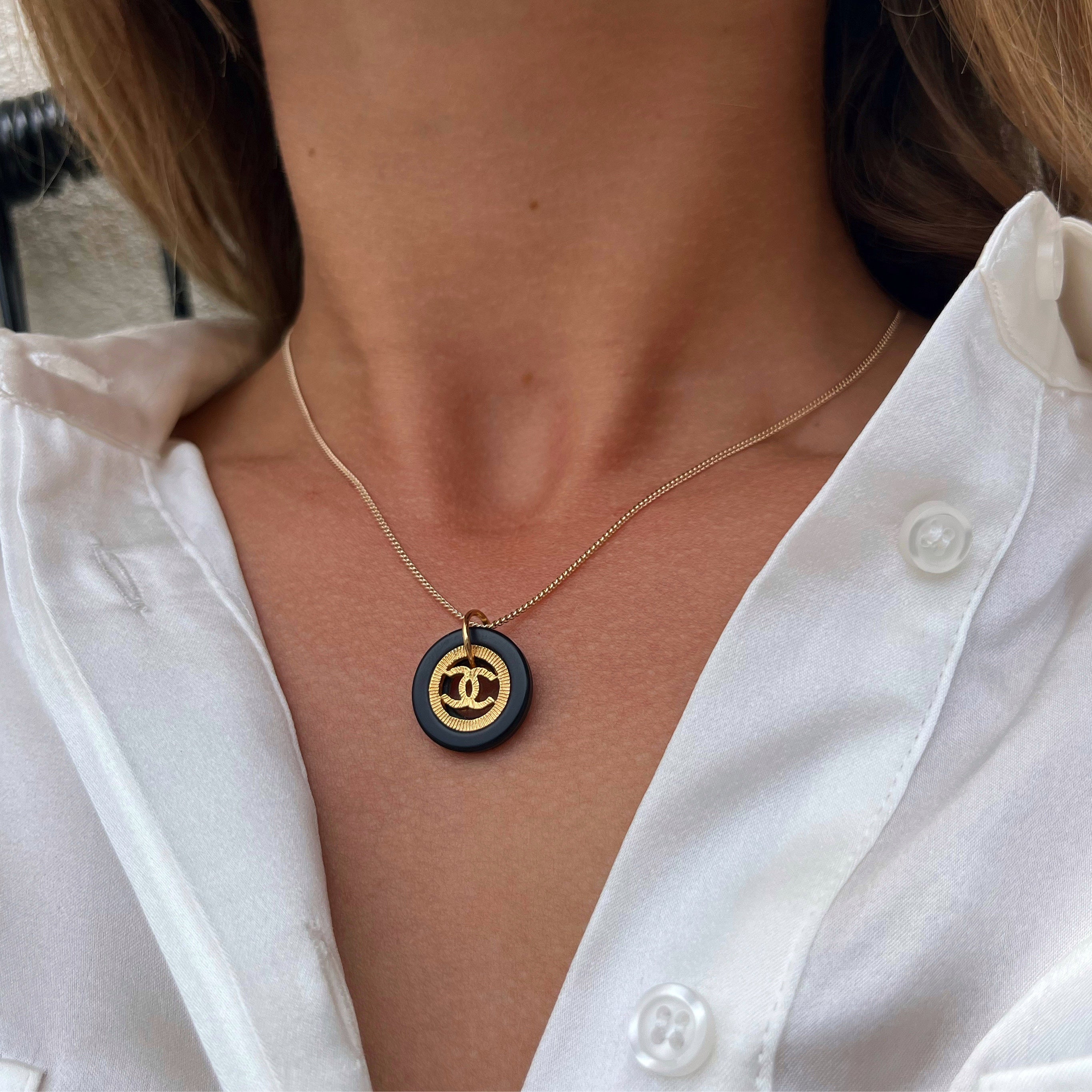 COLLIER UPCYCLÉ CHANEL | NOIR ET DORÉ