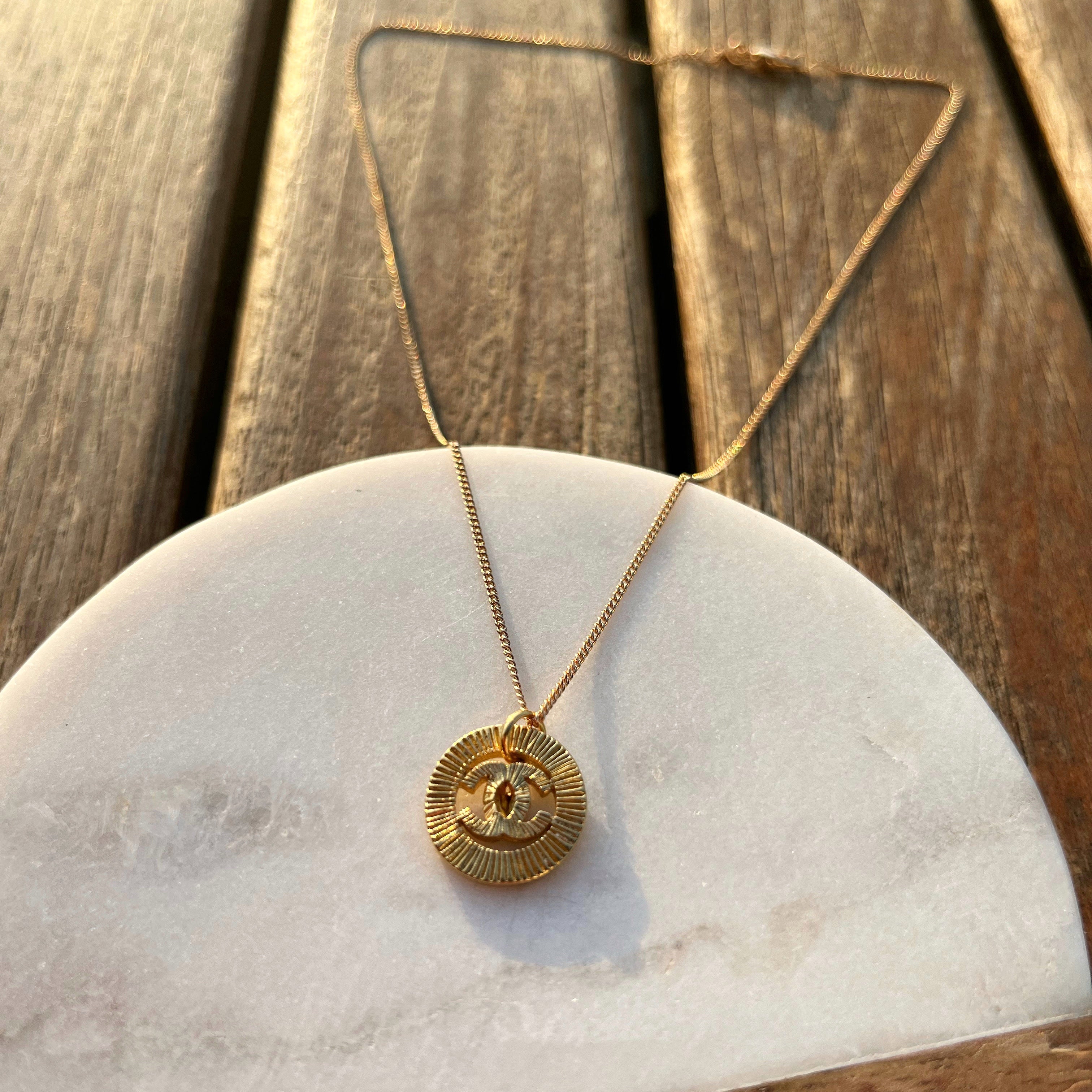 COLLIER RAS COU UPCYCLÉ CHANEL