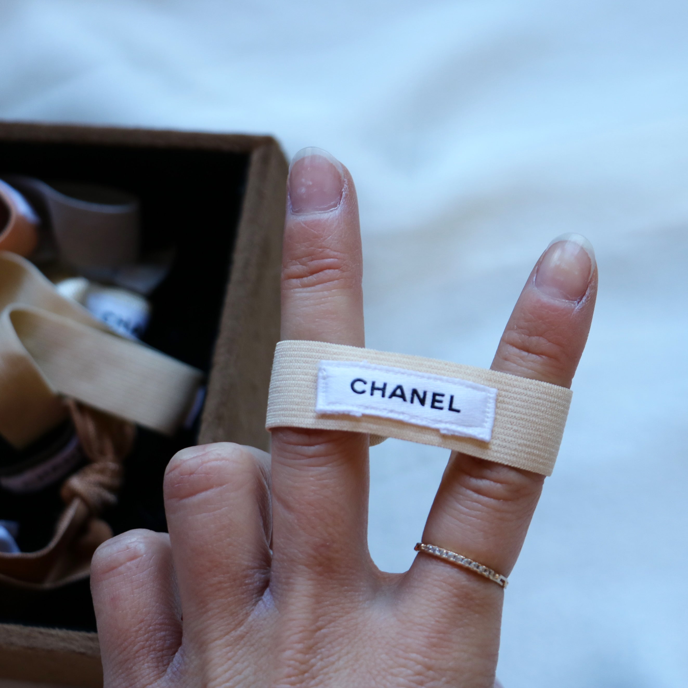 BRACELET ÉLASTIQUE UPCYCLÉ | RUBAN CHANEL