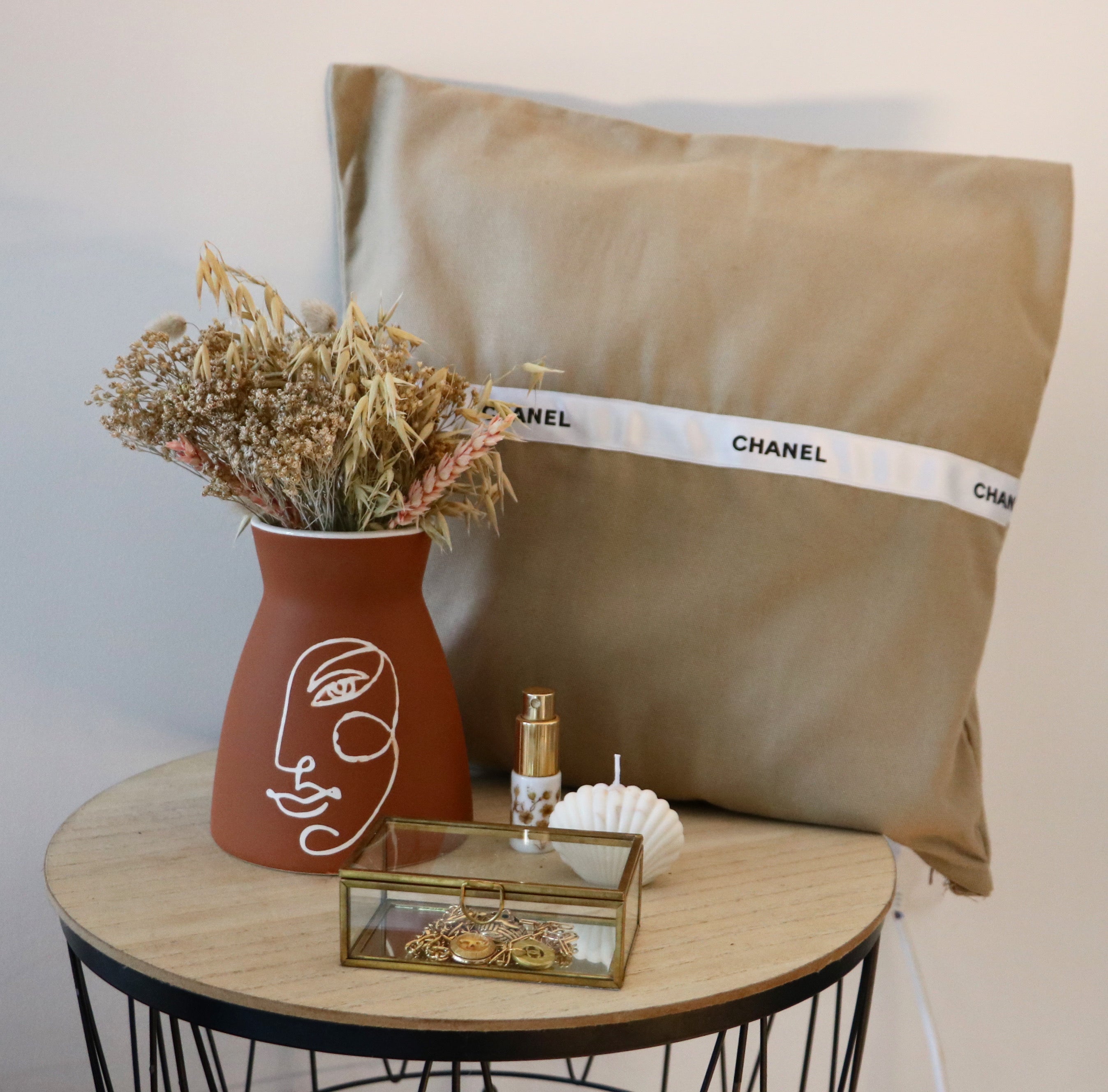 COUSSIN UPCYCLÉ RUBAN CHANEL | BEIGE