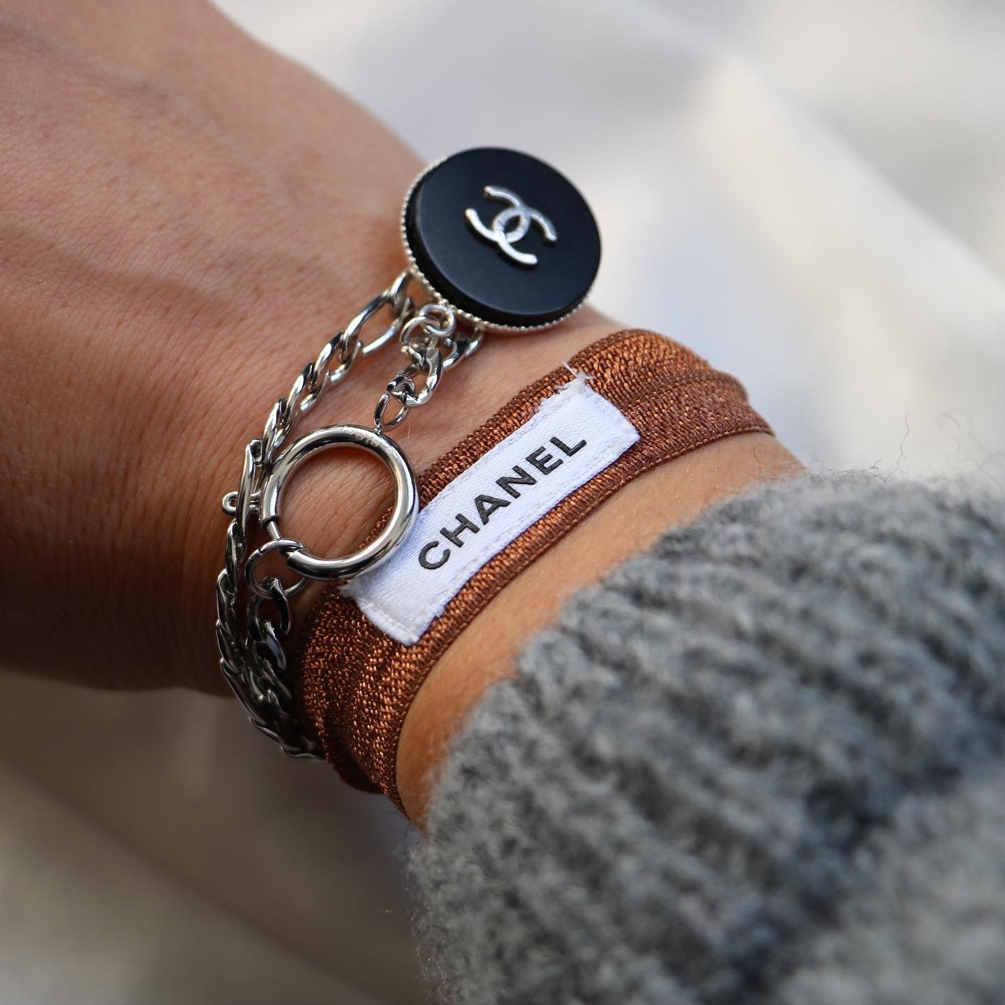 BRACELET ÉLASTIQUE UPCYCLÉ | RUBAN CHANEL