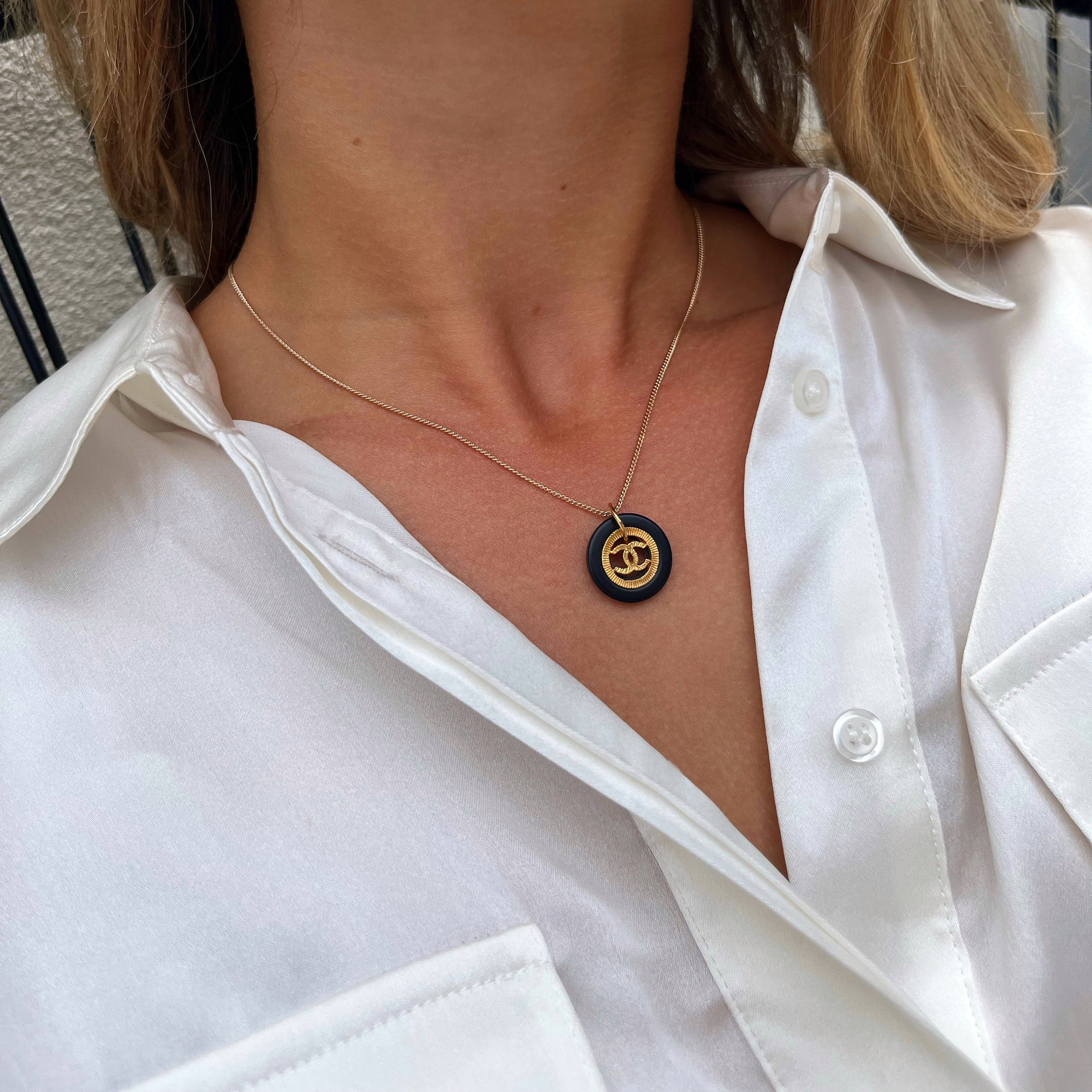 COLLIER UPCYCLÉ CHANEL | NOIR ET DORÉ