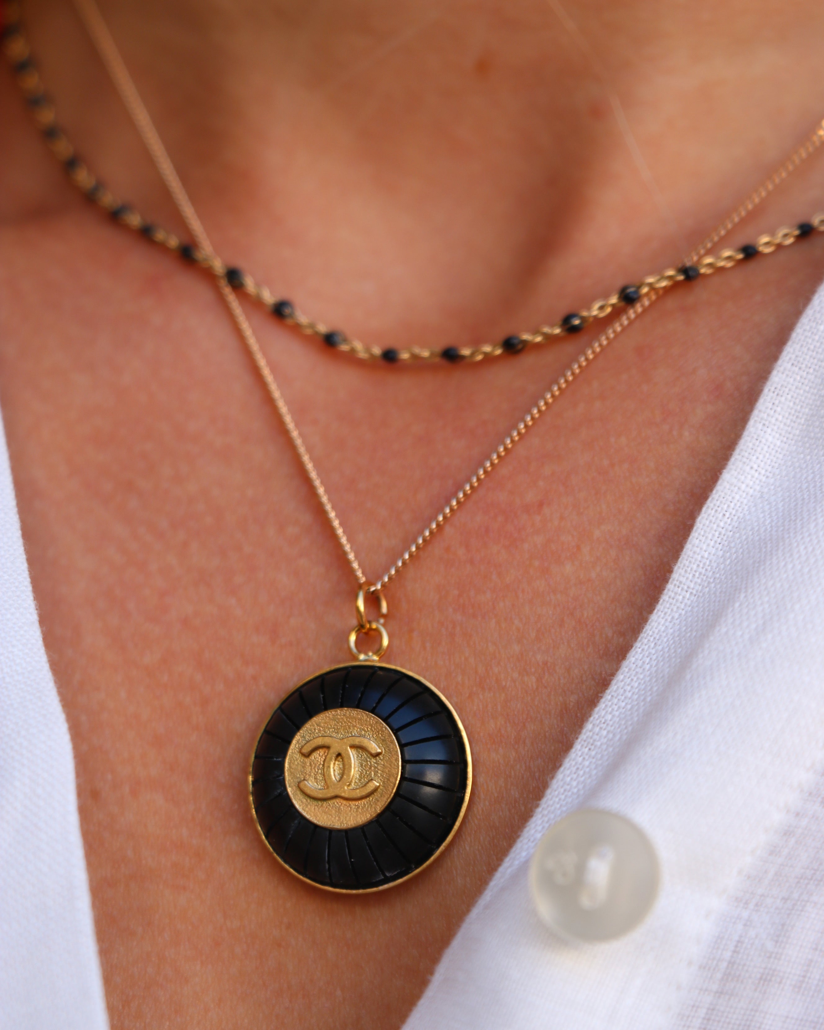 COLLIER UPCYCLÉ CHANEL | NOIR À RAYURES