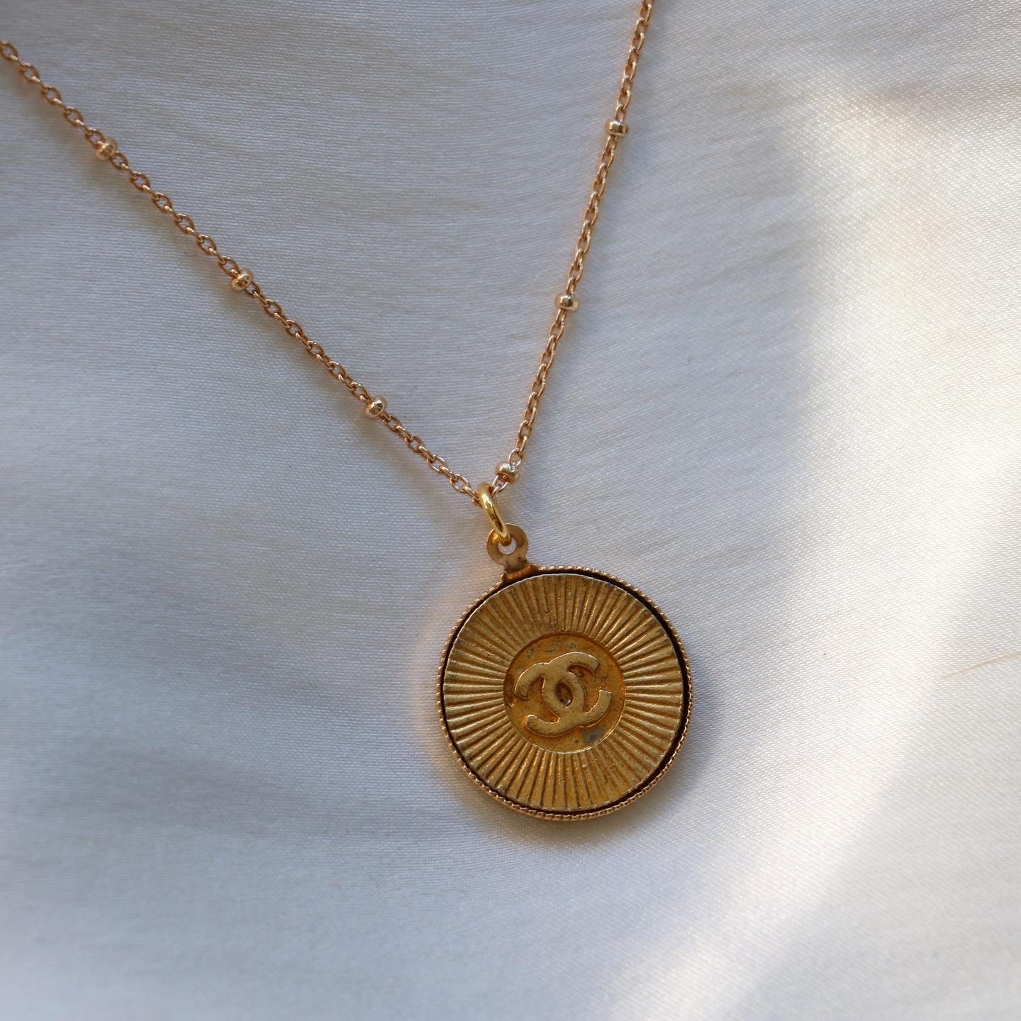 COLLIER UPCYCLÉ CHANEL SOLEIL "IMPARFAIT"