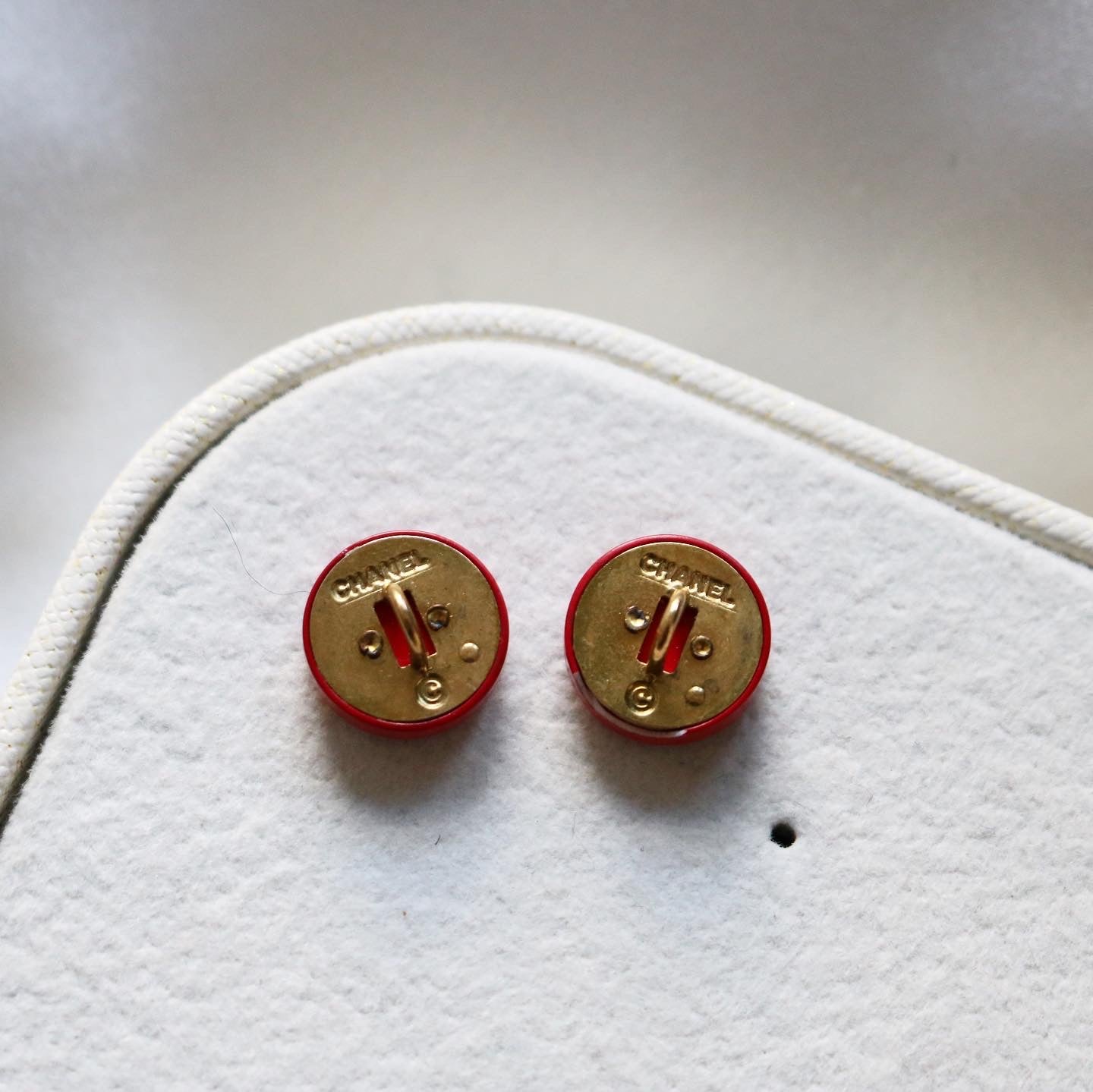 COLLIER UPCYCLÉ CHANEL | ROUGE RARE