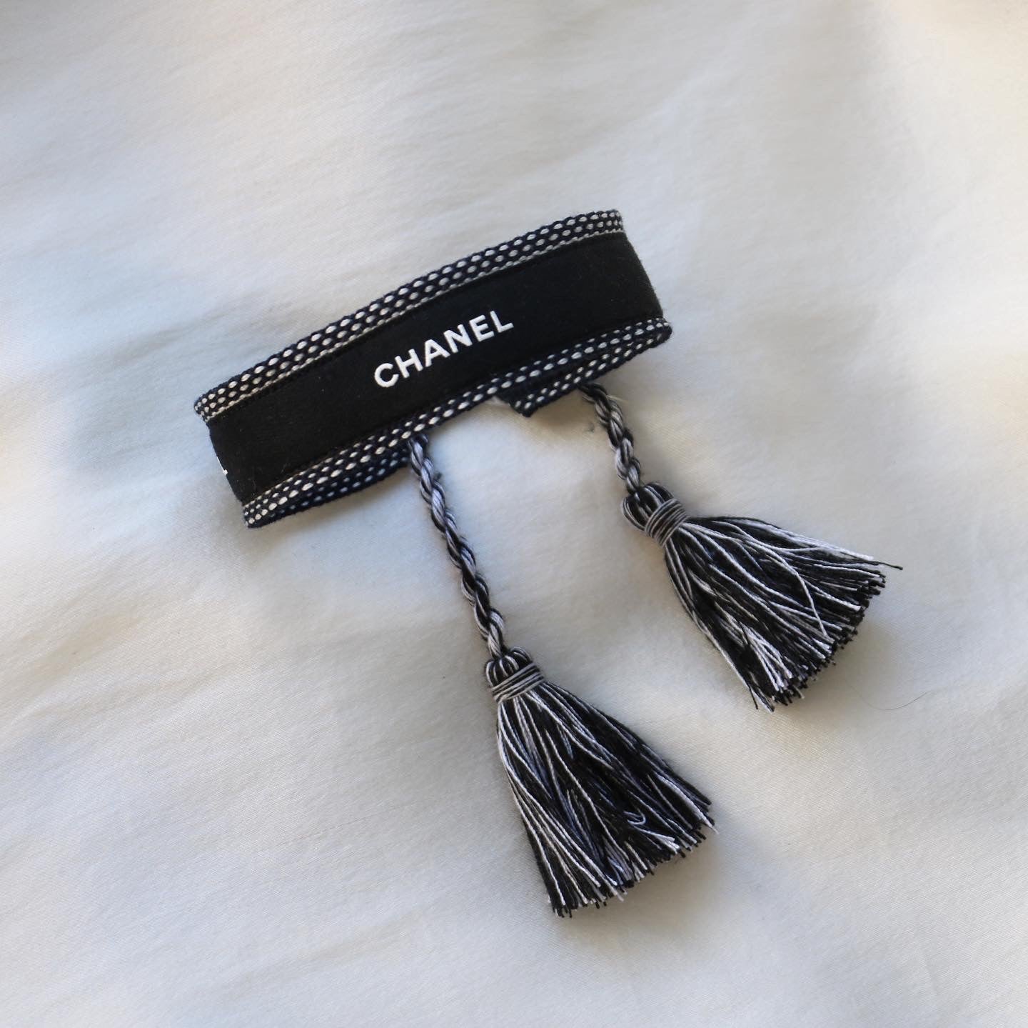 BRACELET TISSÉ UPCYCLÉ CHANEL | NOIR & BLANC