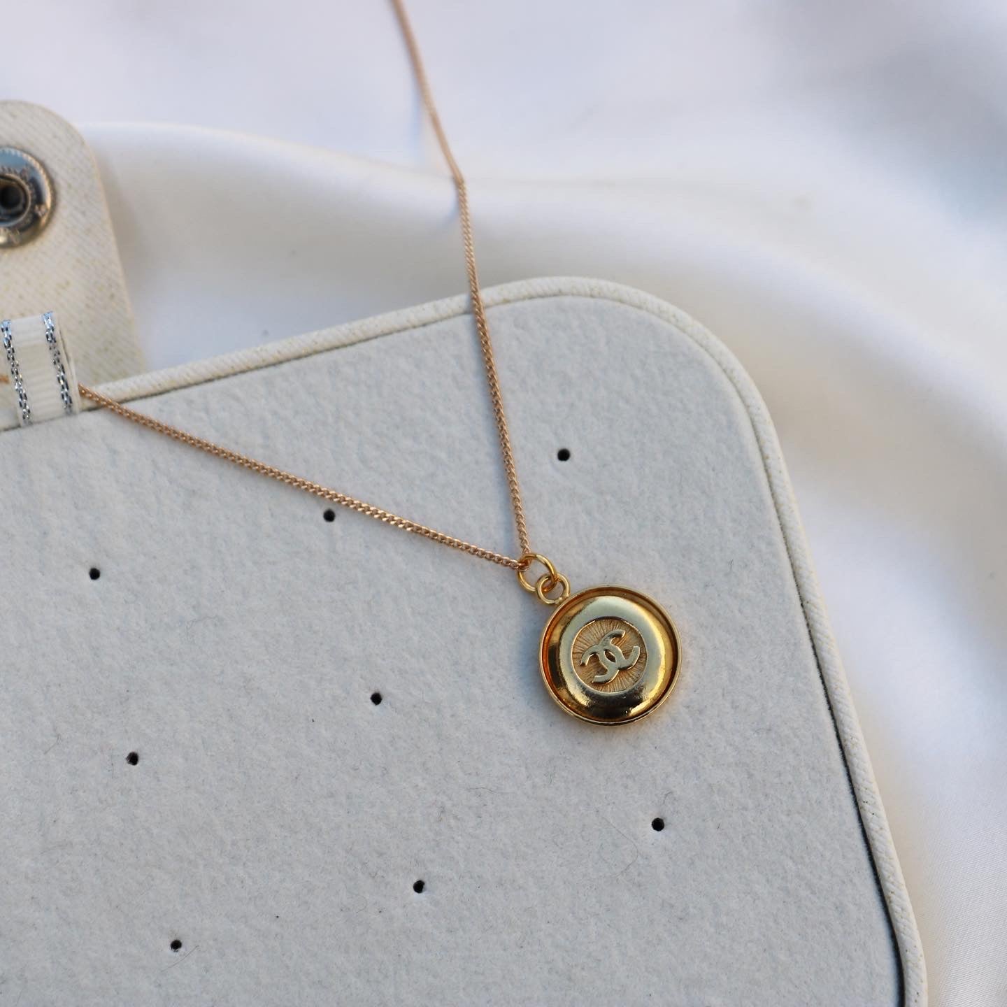 COLLIER UPCYCLÉ CHANEL | DORÉ