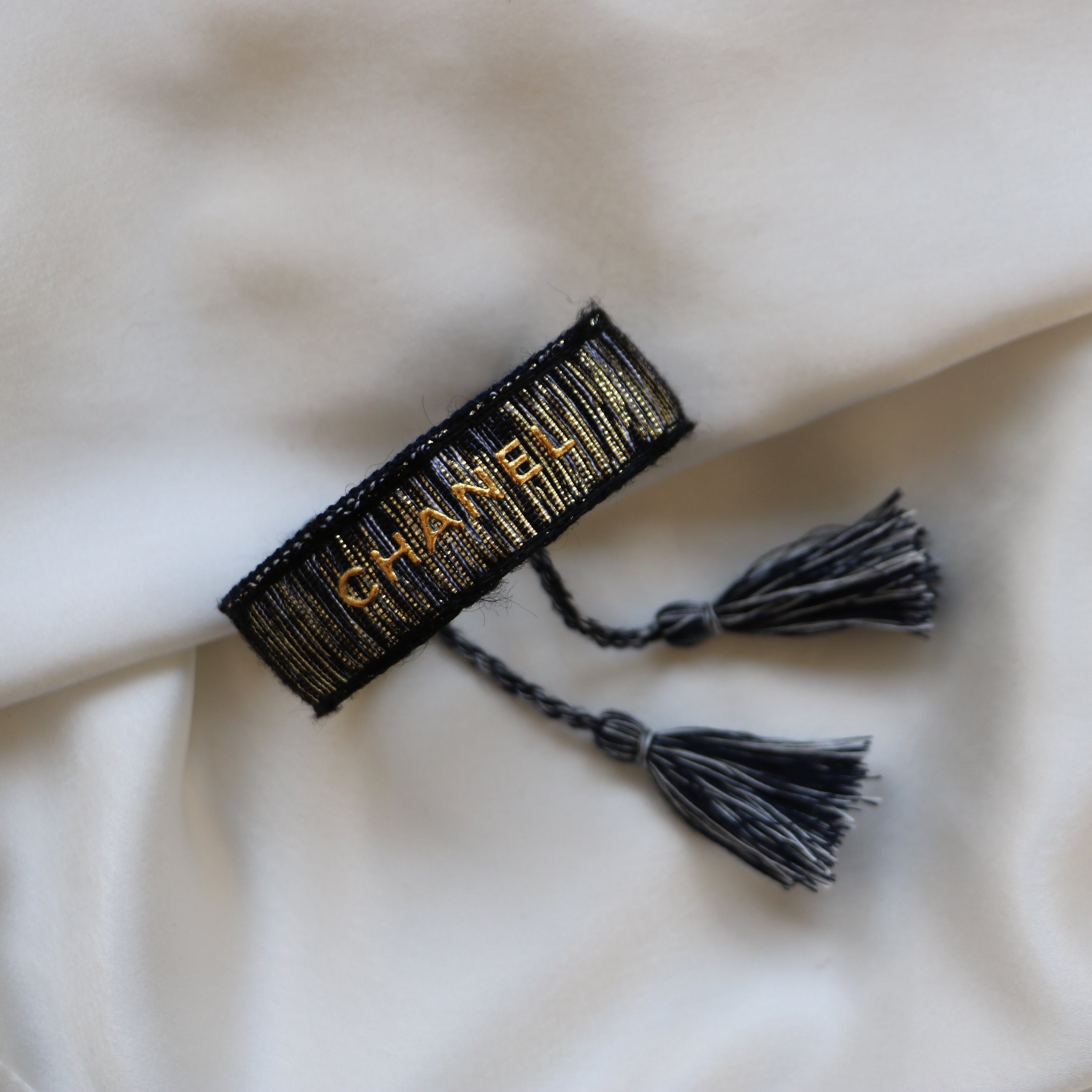 BRACELET TISSÉ UPCYCLÉ CHANEL | NOIR & DORÉ