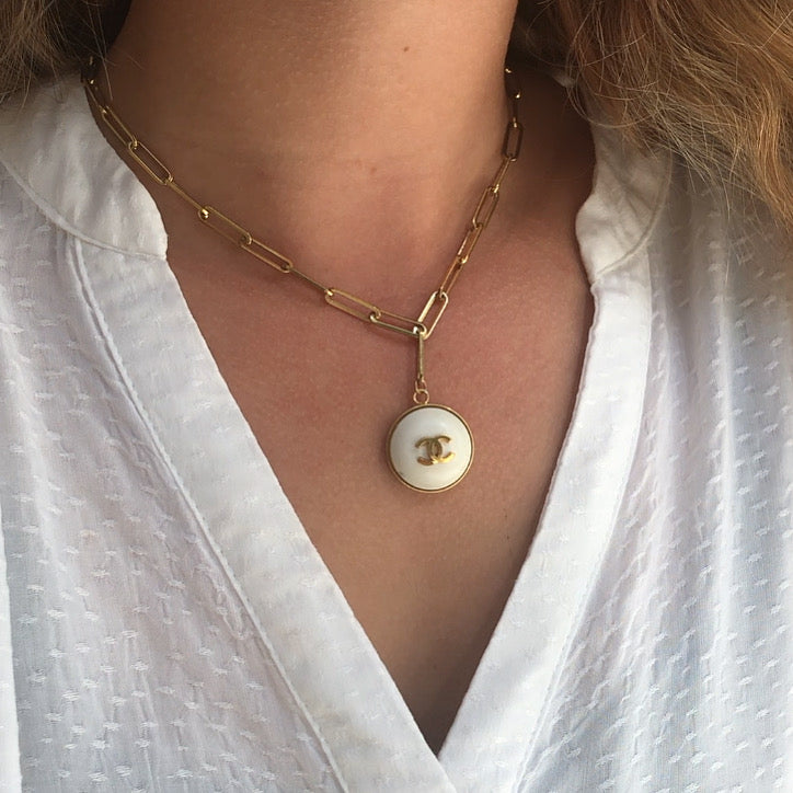 COLLIER UPCYCLÉ CHANEL "IMPARFAIT" BLANC