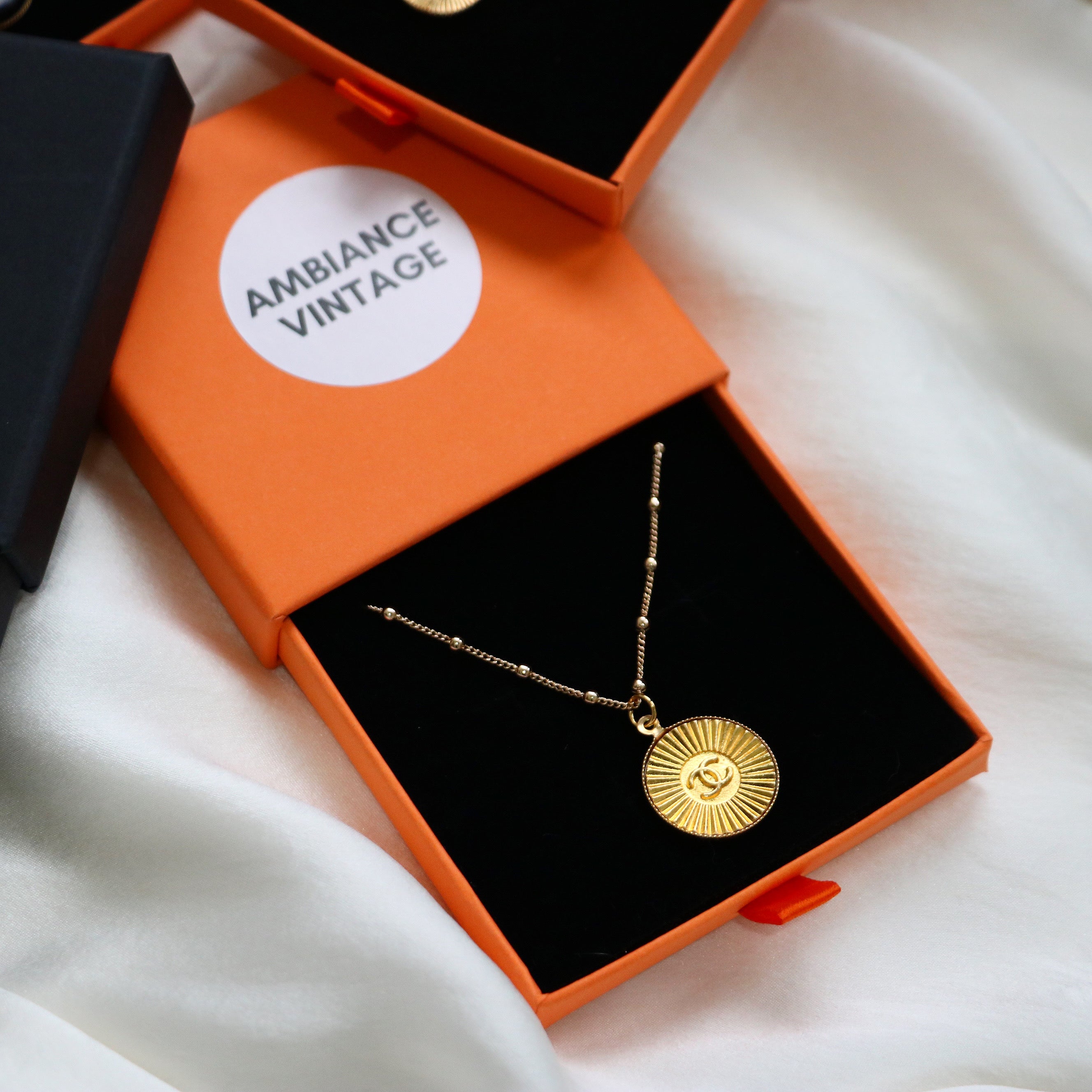 COLLIER UPCYCLÉ CHANEL SOLEIL