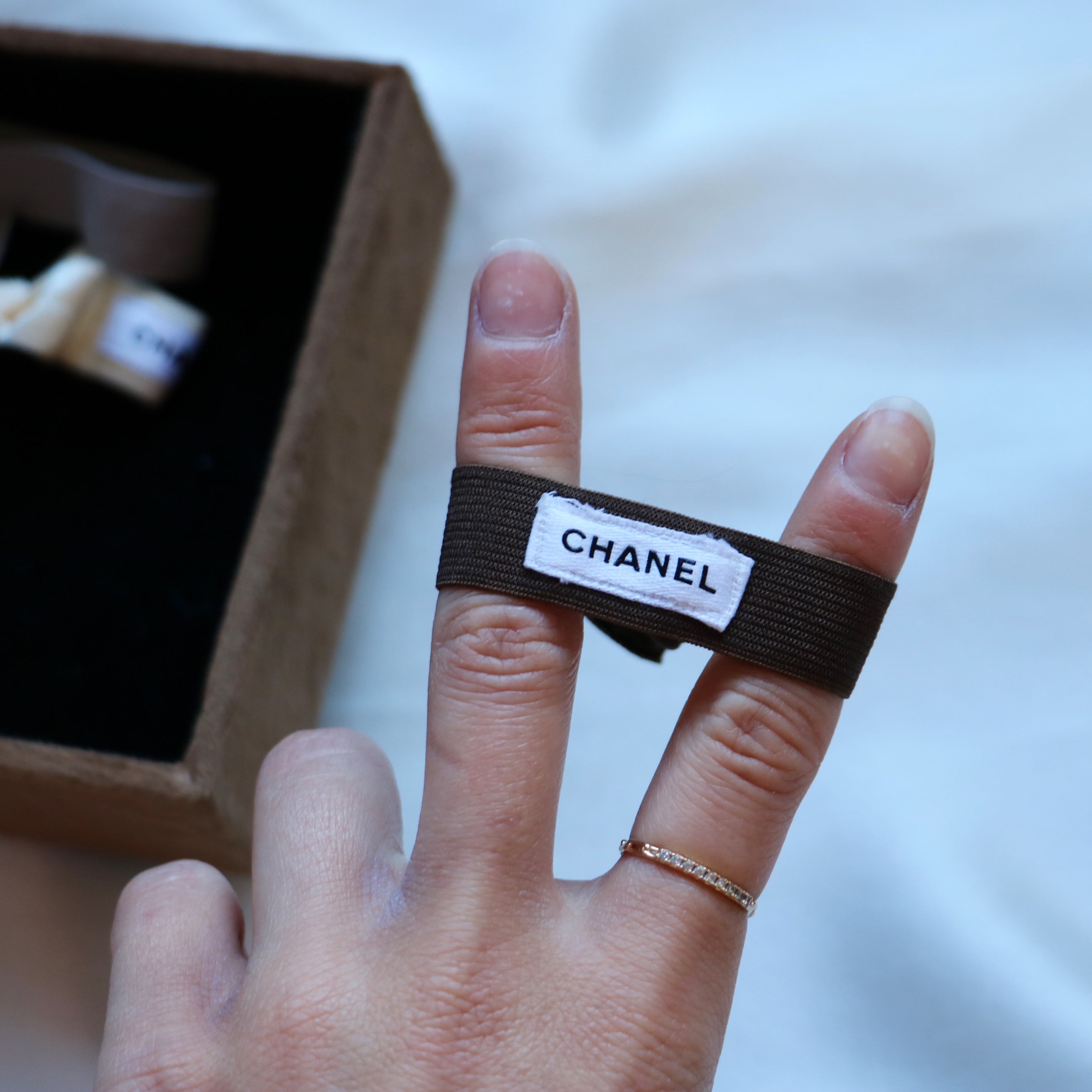 BRACELET ÉLASTIQUE UPCYCLÉ | RUBAN CHANEL