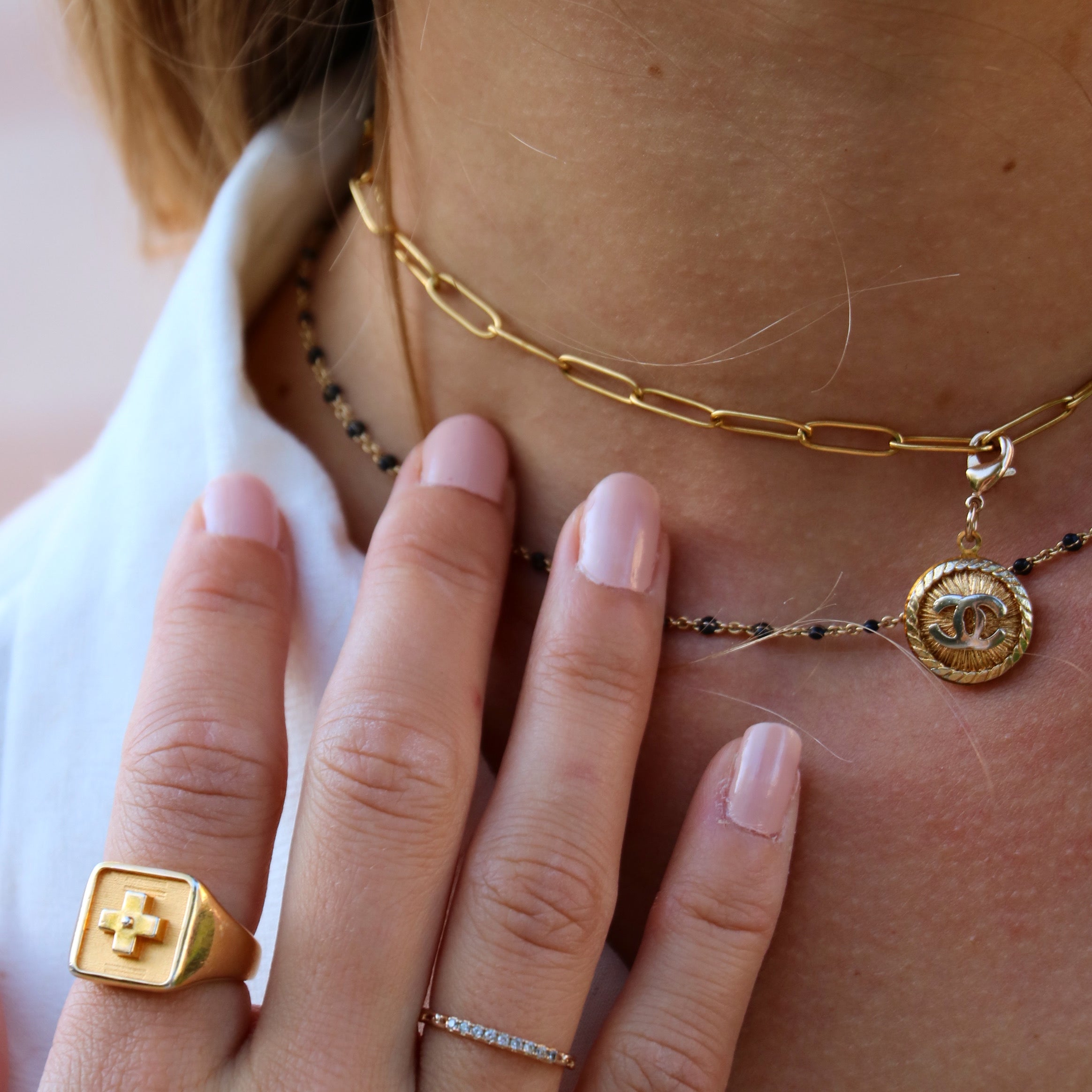 COLLIER CHOKER À CHARM UPCYCLÉ CHANEL