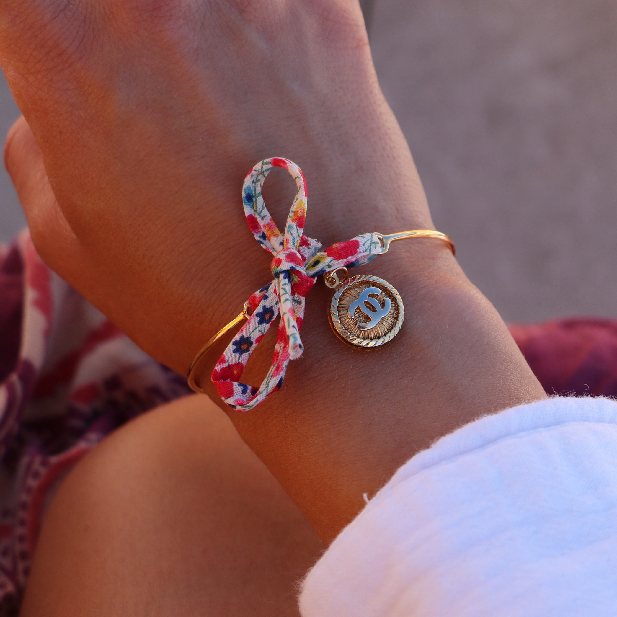 BRACELET JONC CHARM UPCYCLÉ CHANEL