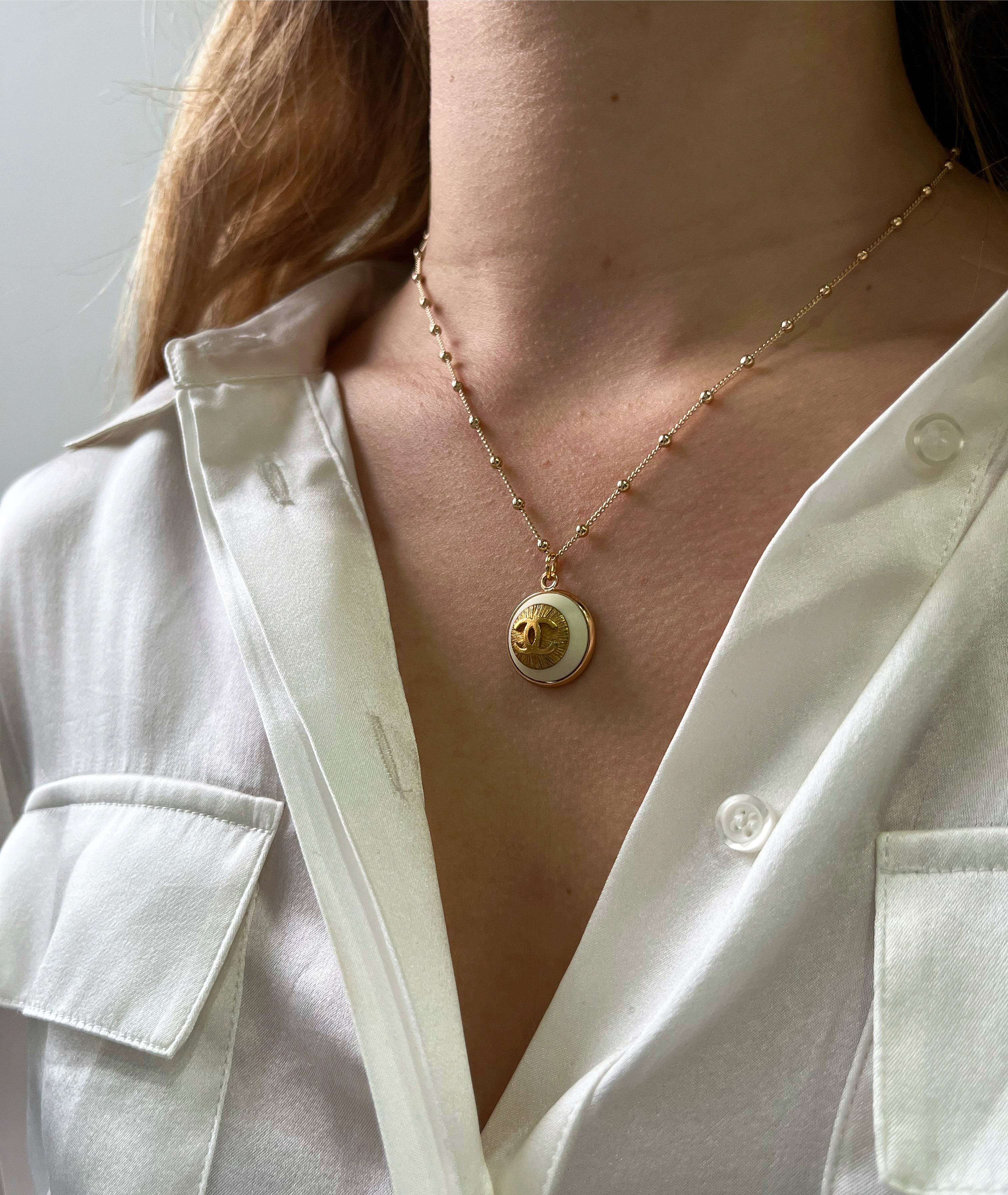 COLLIER UPCYCLÉ | BOUTON BLANC
