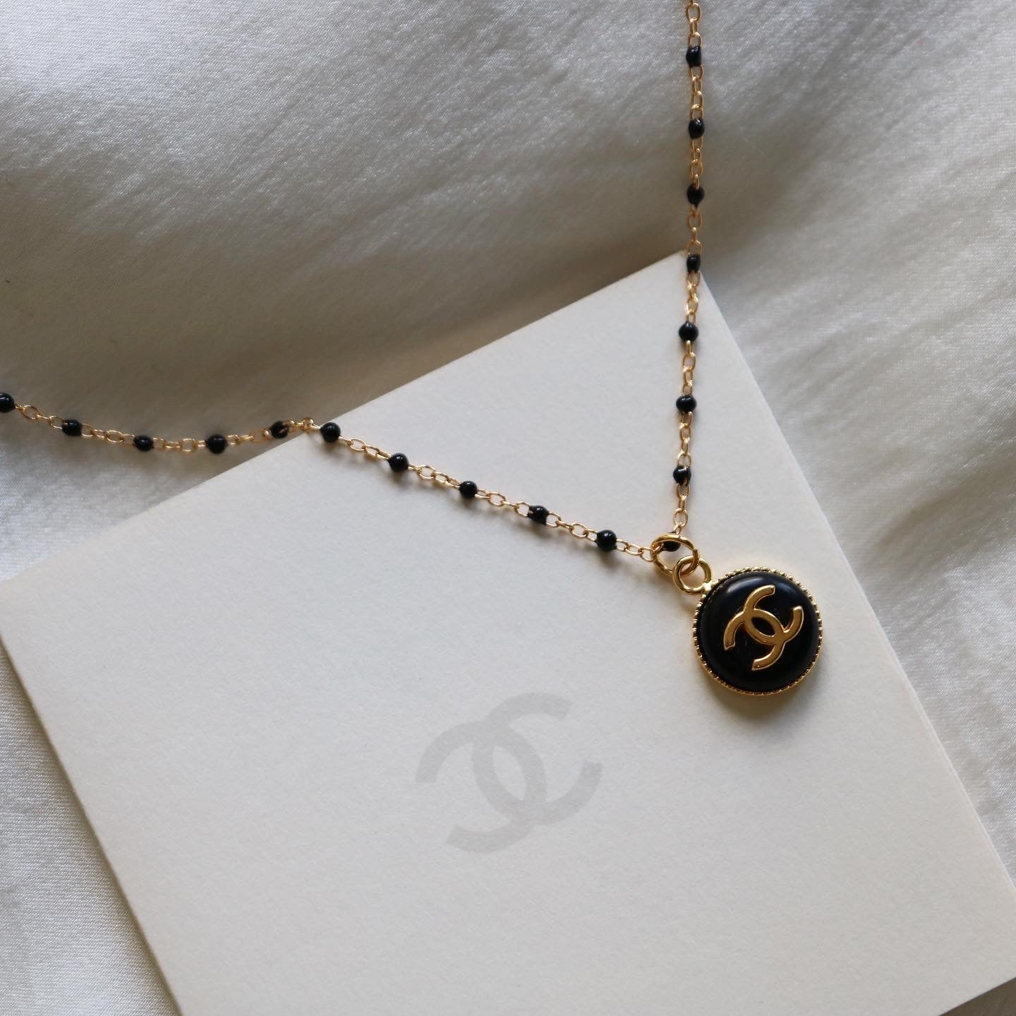 COLLIER UPCYCLÉ CHANEL | PETIT NOIR