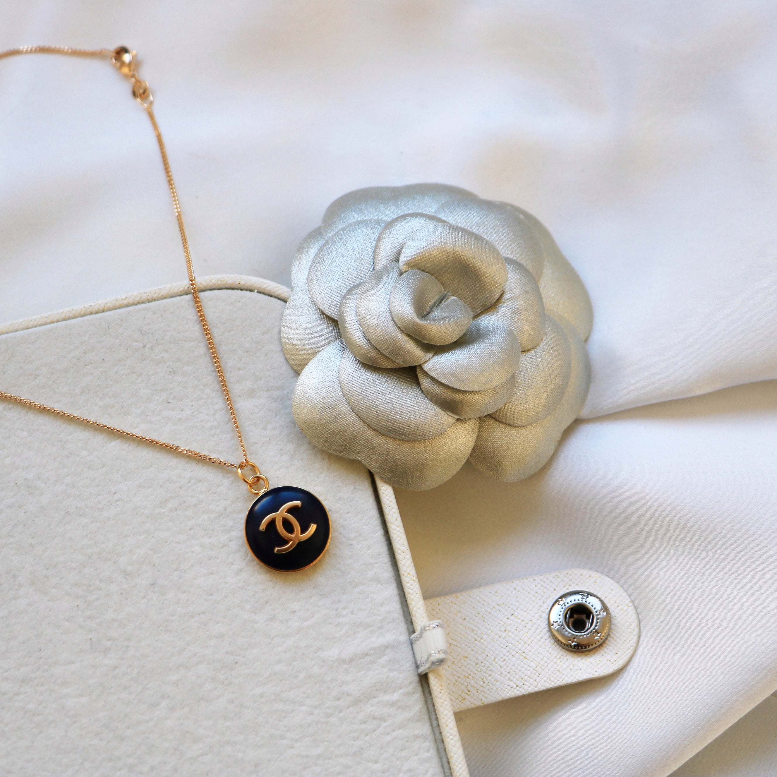 COLLIER UPCYCLÉ CHANEL | BLEU MARINE