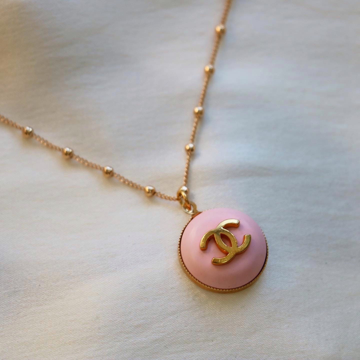 COLLIER UPCYCLÉ CHANEL | ROSE POUDRÉ