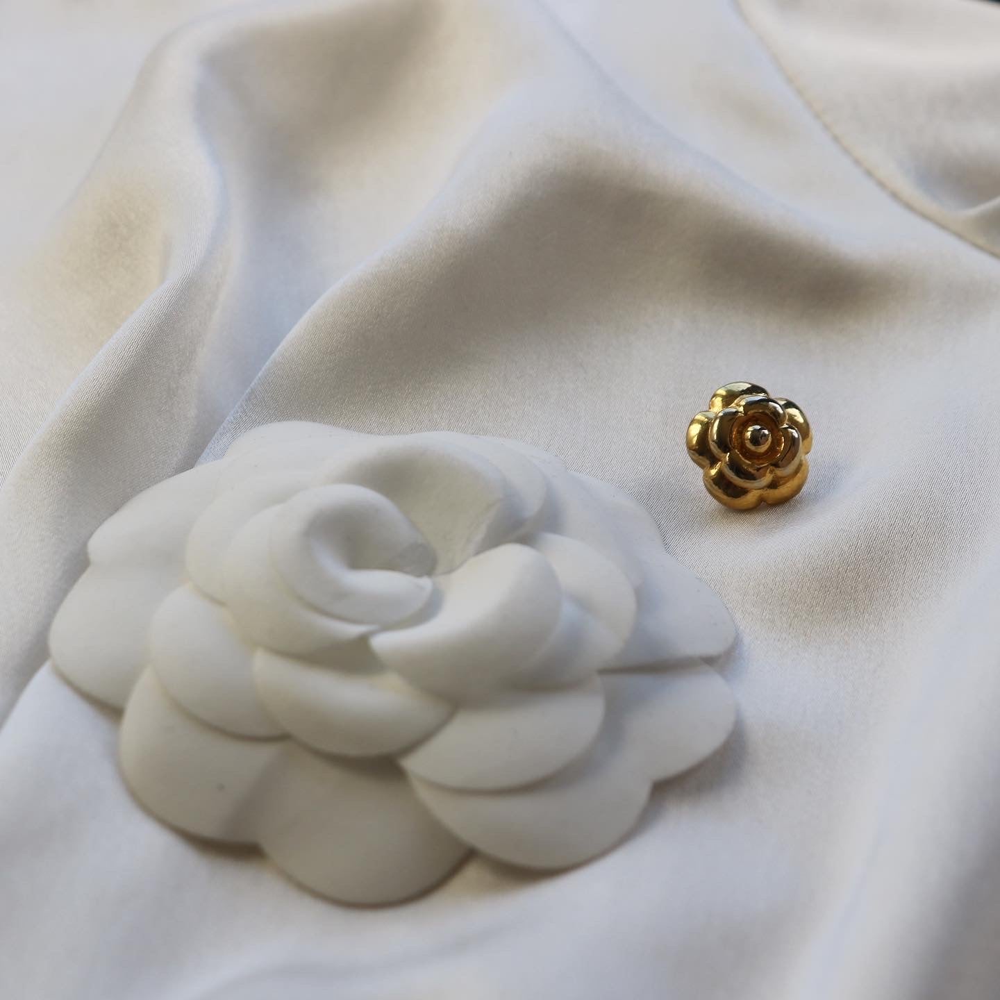 BROCHE UPCYCLÉE | CAMÉLIA