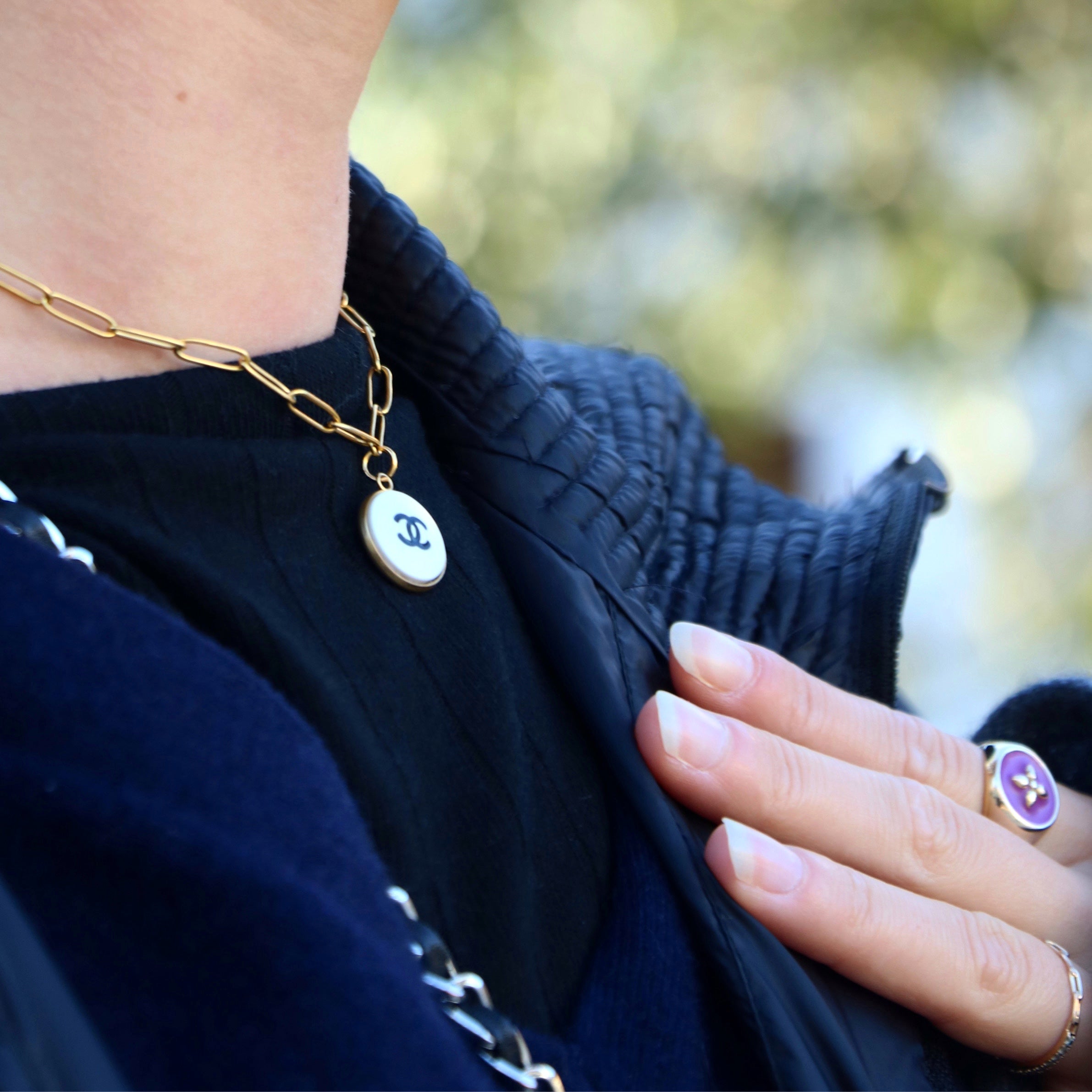 COLLIER UPCYCLÉ CHANEL | BLANC & NOIR