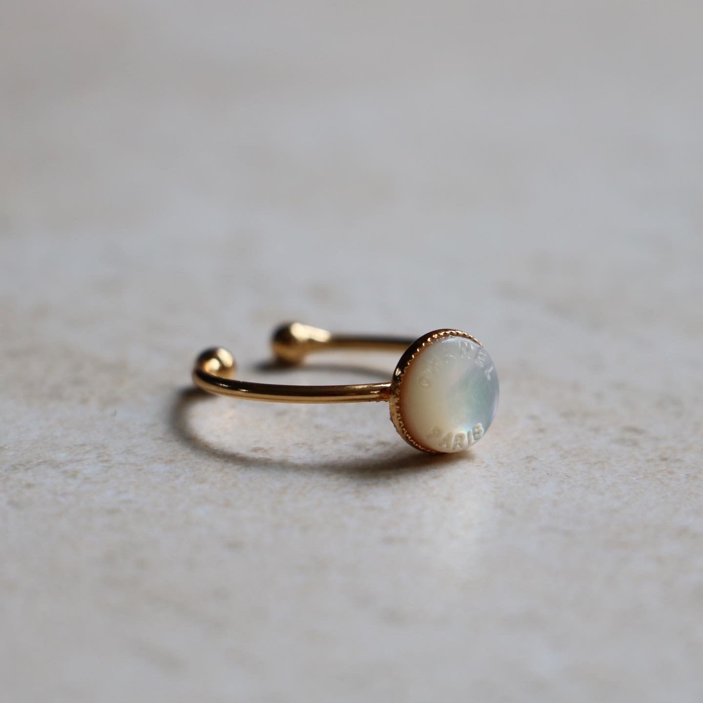 BAGUE UPCYCLÉE CHANEL PLAQUÉ OR | NACRE
