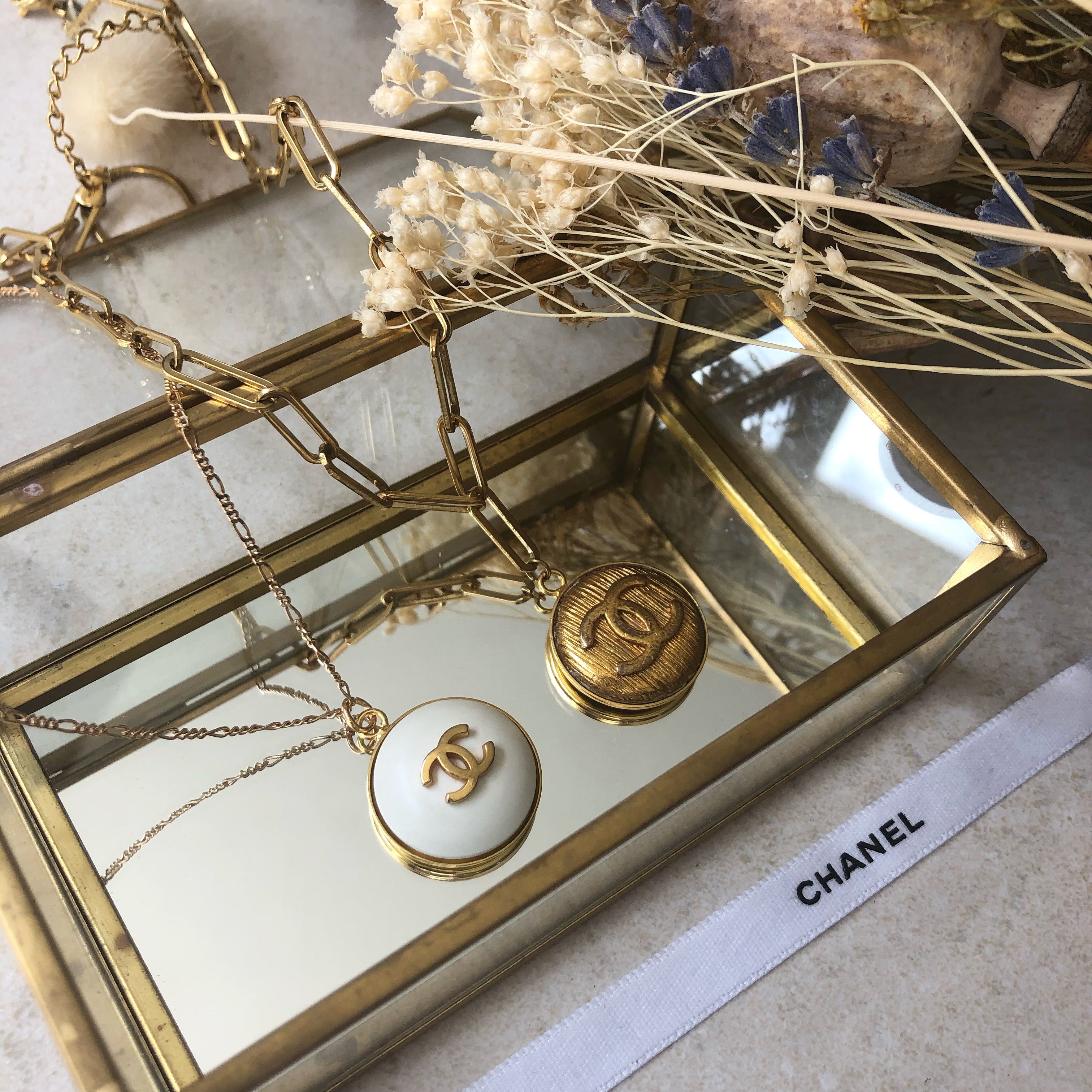 COLLIER UPCYCLÉ | BOUTON BLANC