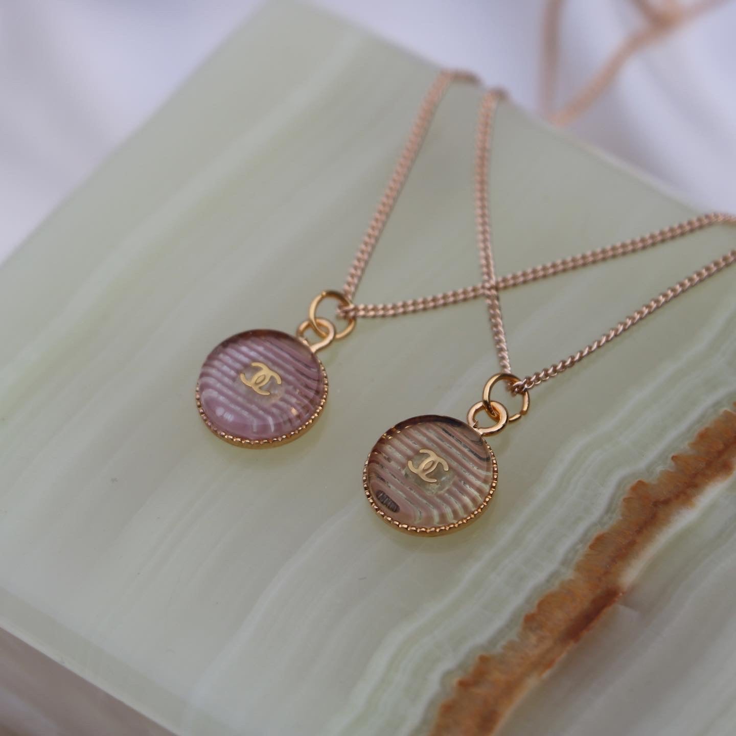 COLLIER UPCYCLÉ | BOUTON ROSE TRANSPARENT