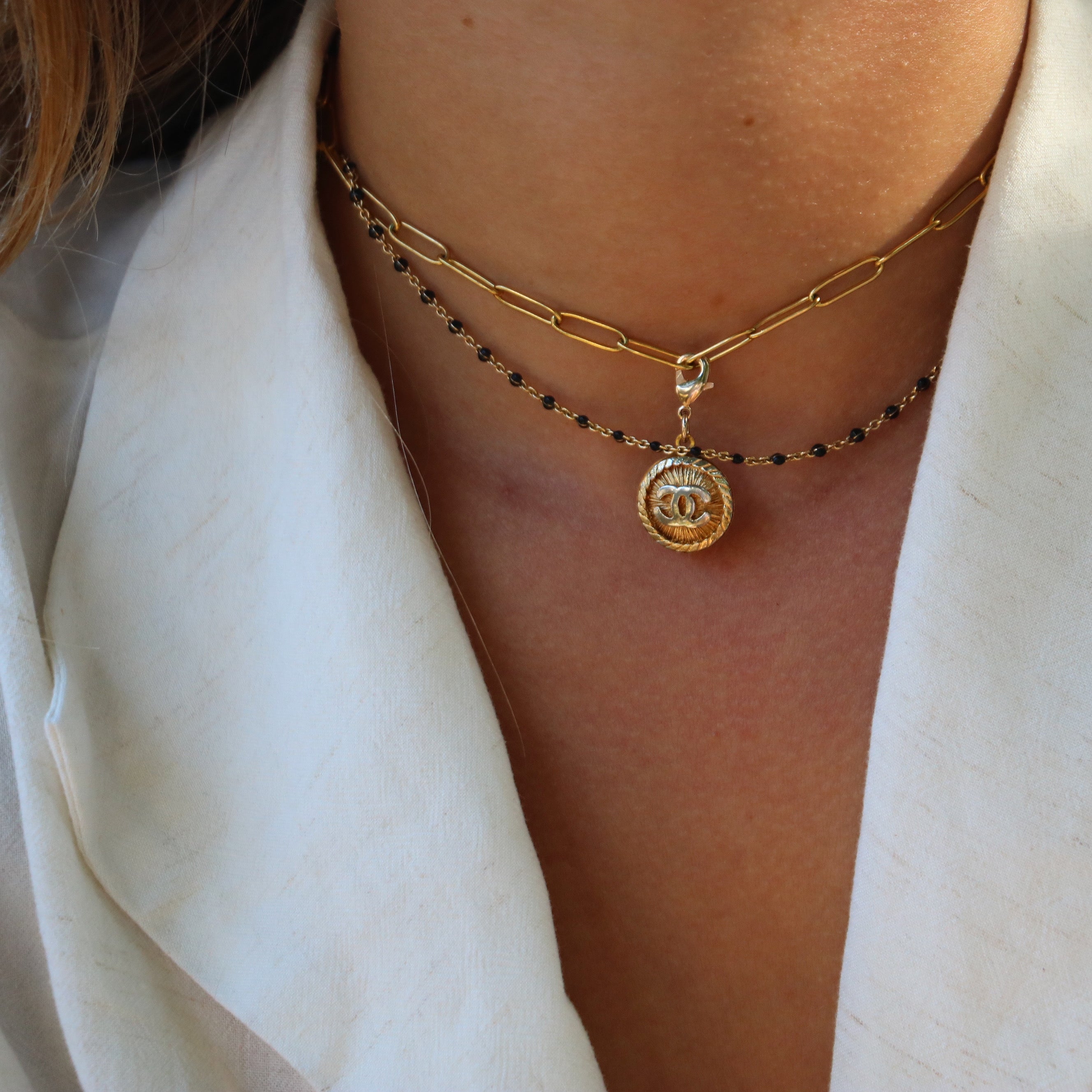 COLLIER CHOKER À CHARM UPCYCLÉ CHANEL