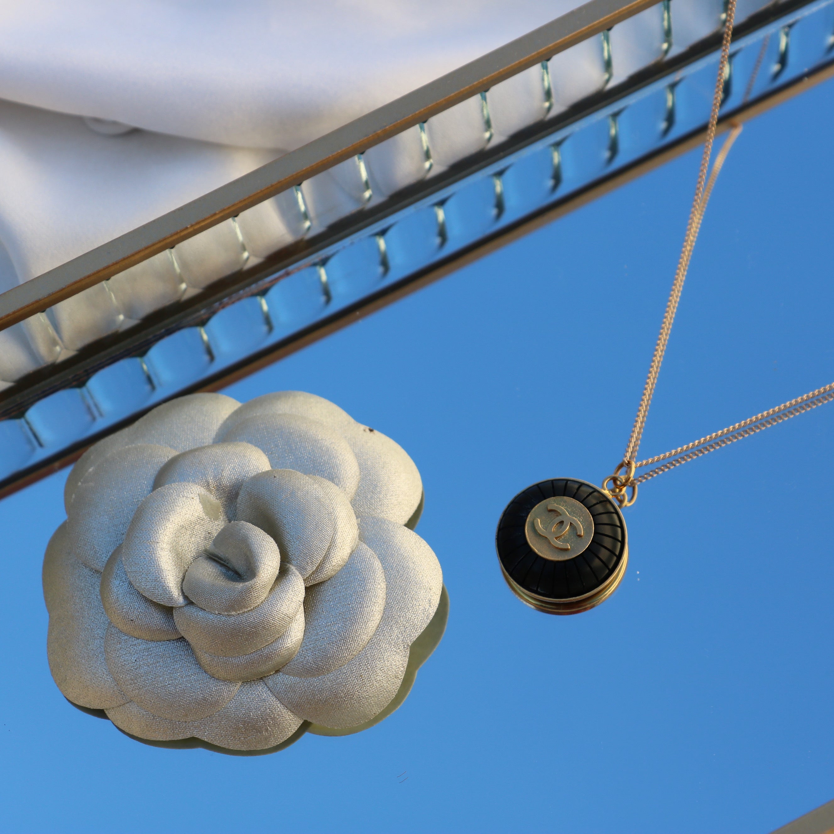 COLLIER UPCYCLÉ CHANEL | NOIR À RAYURES