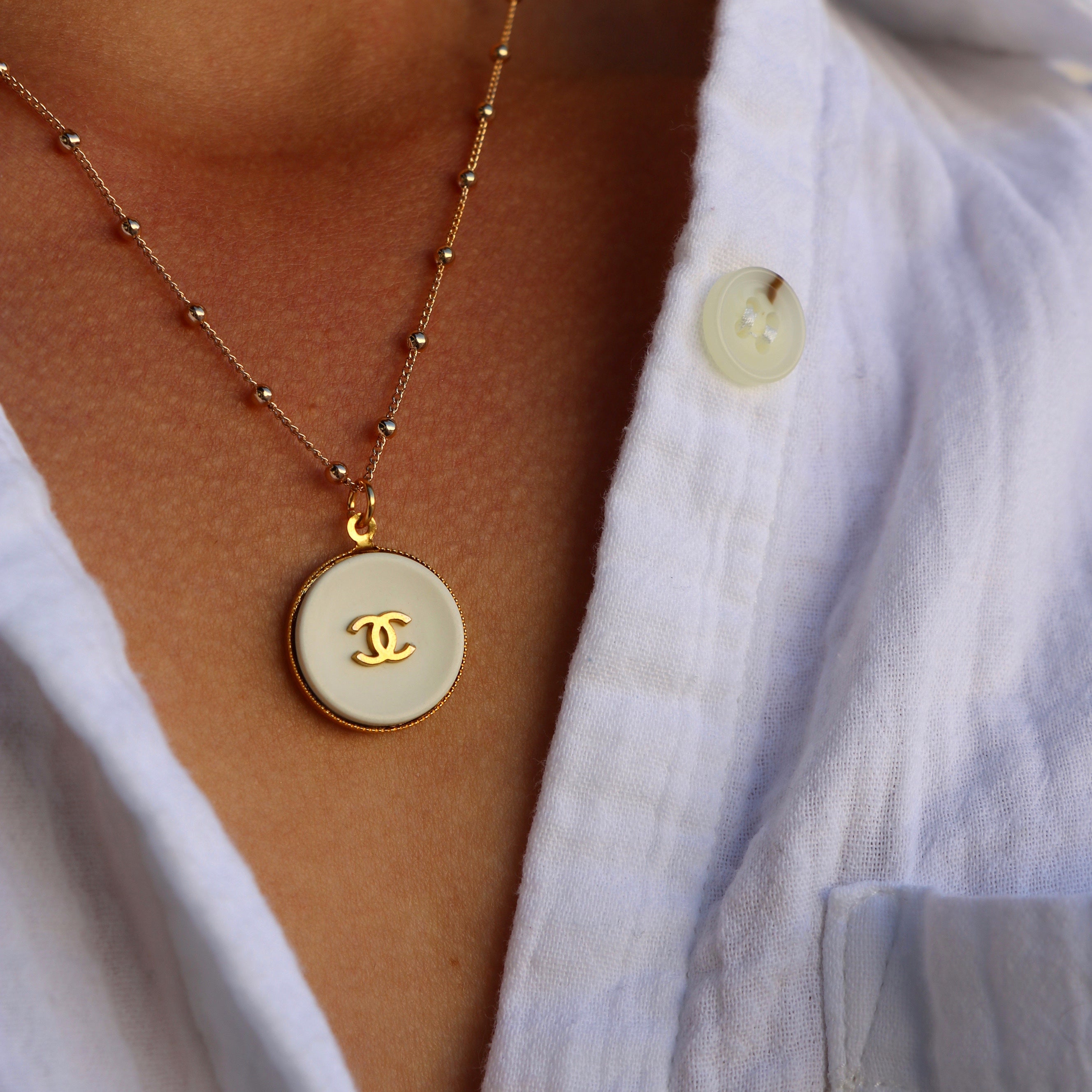 COLLIER UPCYCLÉ CHANEL | BLANC