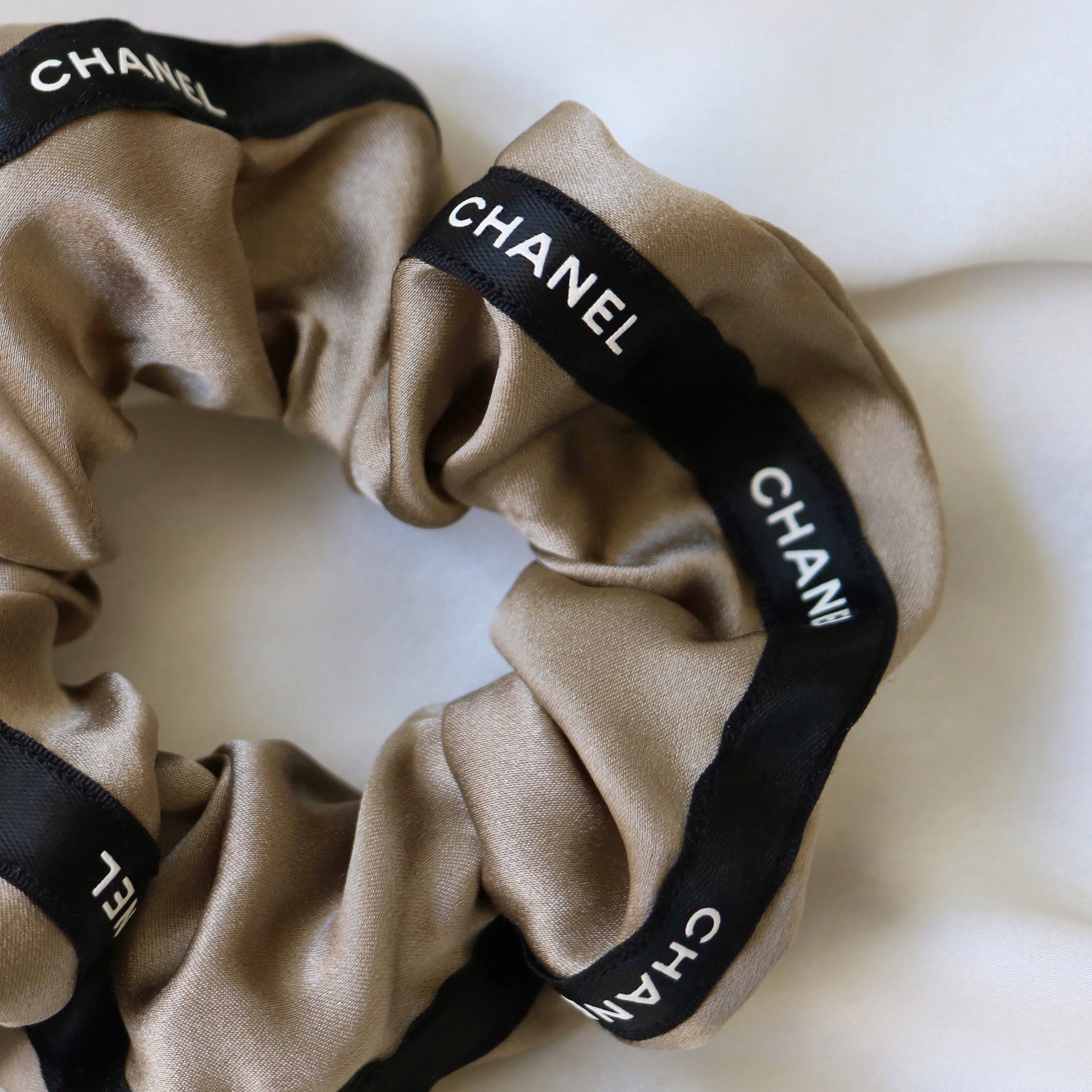 CHOUCHOU UPCYCLÉ CHANEL | 100% SOIE